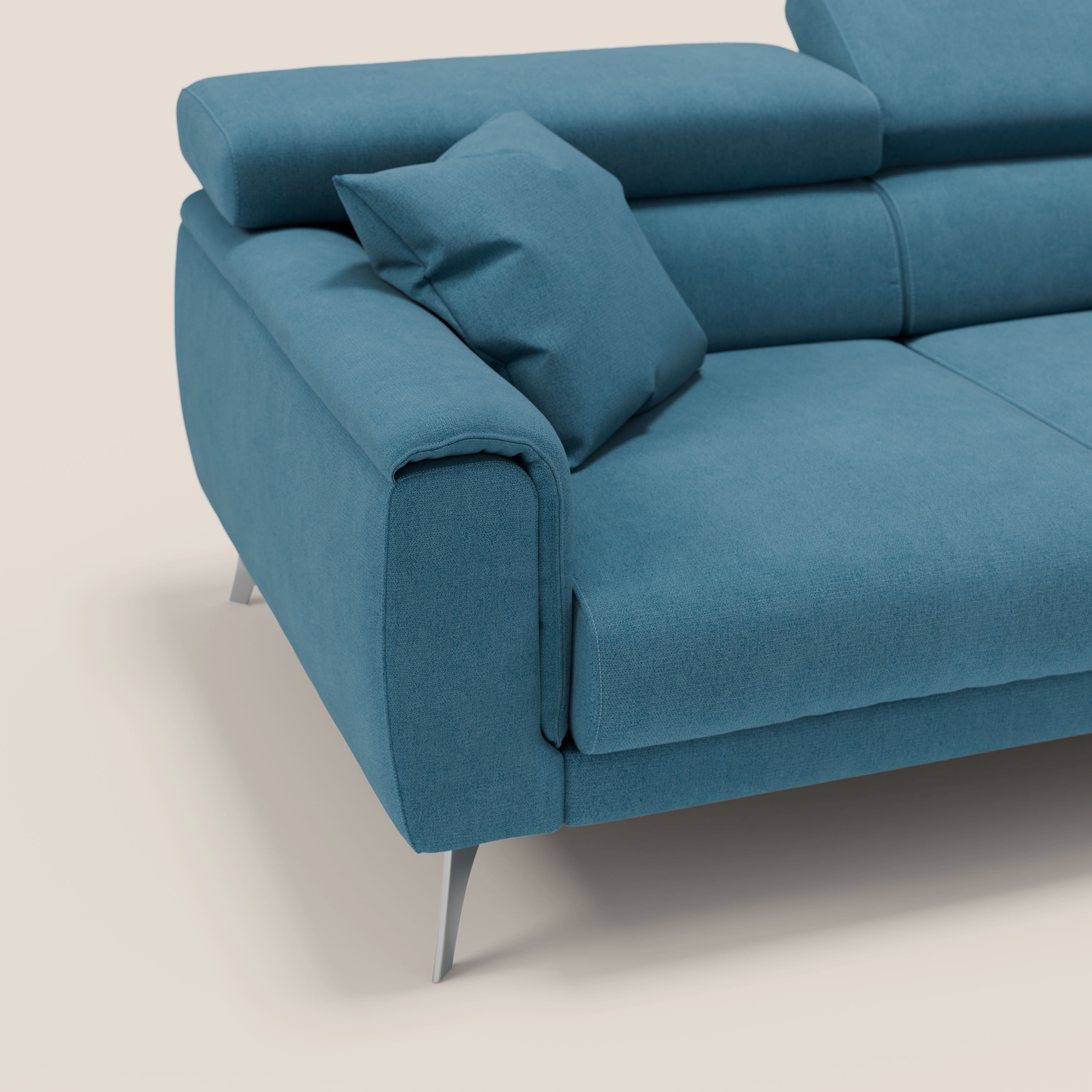 Caravaggio divano con 3 sedute allungabili indipendenti e poggiatesta reclinabili in tessuto impermeabile T02 azzurro - divani.store