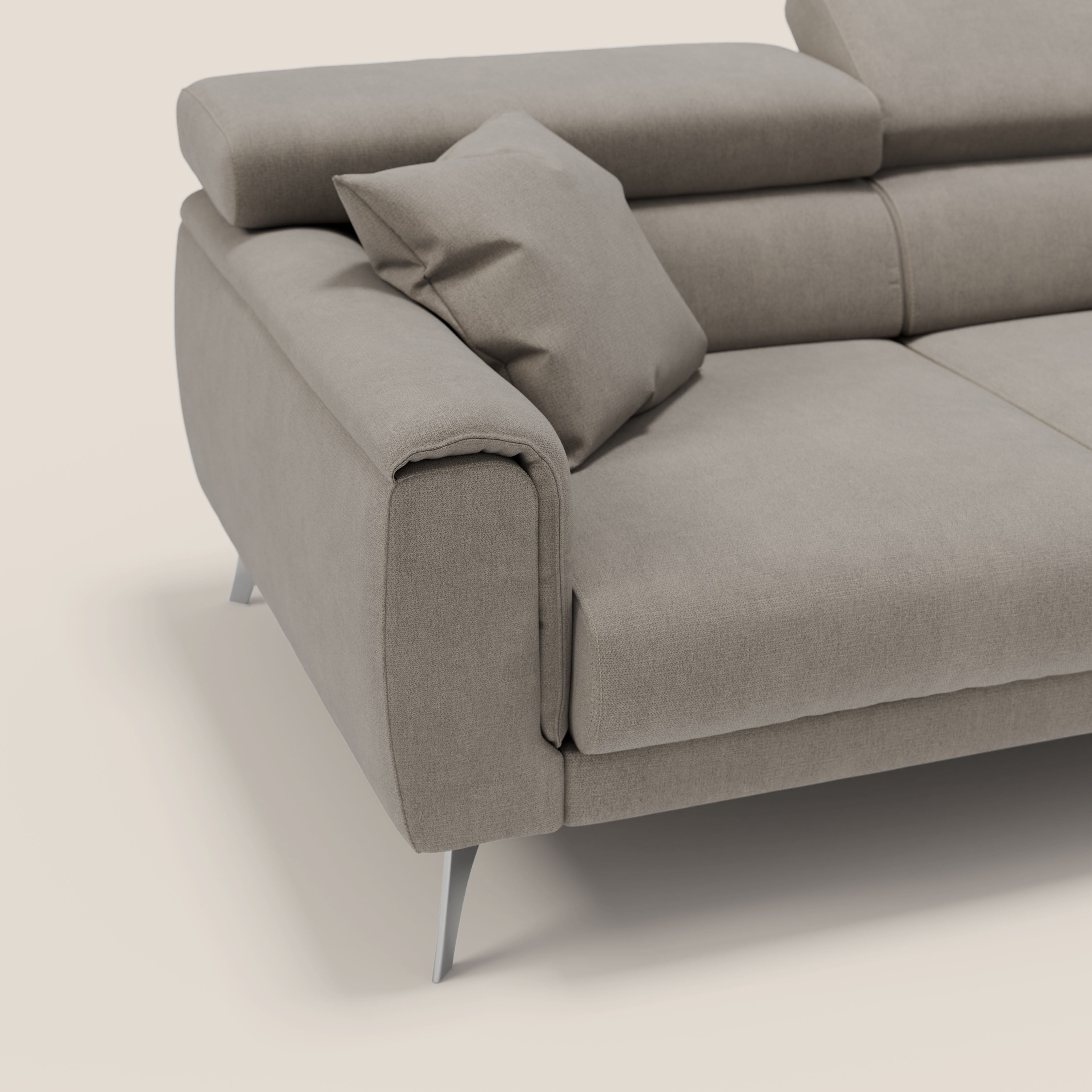 Caravaggio divano con 3 sedute allungabili indipendenti e poggiatesta reclinabili in tessuto impermeabile T02 beige - divani.store