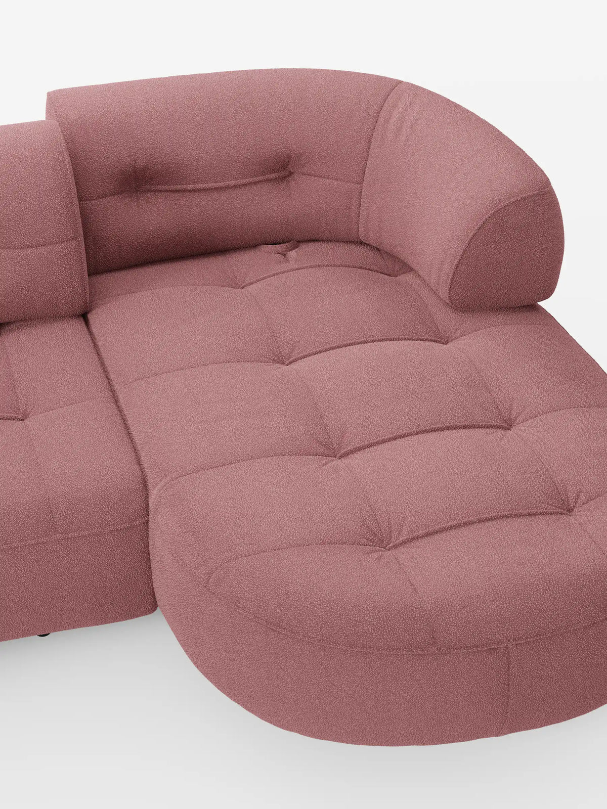 Croissant, divano angolare dal design a forma di fagiolo con schienali scorrevoli in morbido tessuto effetto cotone lavabile T33: un divano angolare modulare color rosa antico con chaise longue arrotondata a forma di fagiolo, cuciture a griglia trapuntate e schienale curvo.