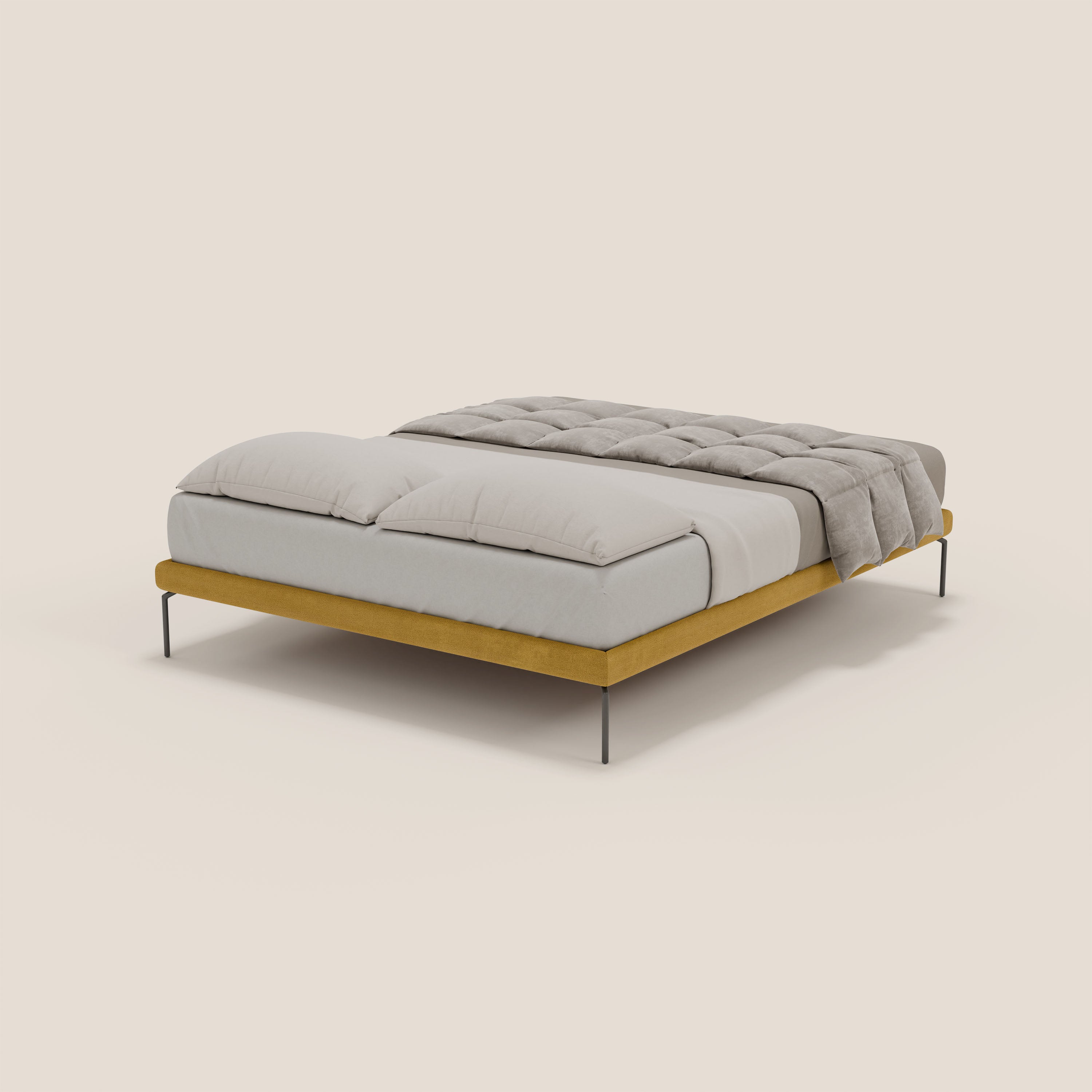 Il sommier sfoderabile Ring di Letti.store è caratterizzato da gambe in metallo nero alte 24 cm e da una struttura in tessuto impermeabile T14 giallo. È arredato con biancheria da letto bianca, due cuscini bianchi e un piumino grigio chiaro su sfondo beige.