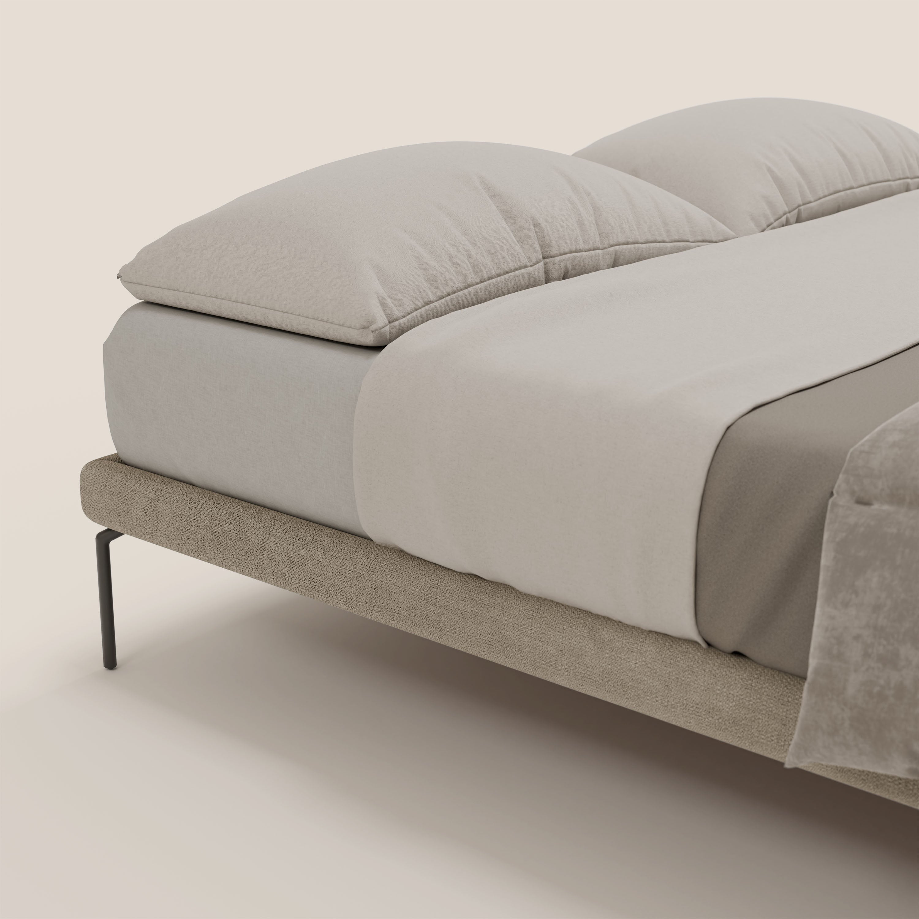 Il sommier Ring sfoderabile di Letti.store è caratterizzato da gambe alte 24 cm, da un resistente tessuto impermeabile T14 tortora e da un design italiano minimalista dalle linee pulite, il tutto su uno sfondo semplice per un comfort elegante.