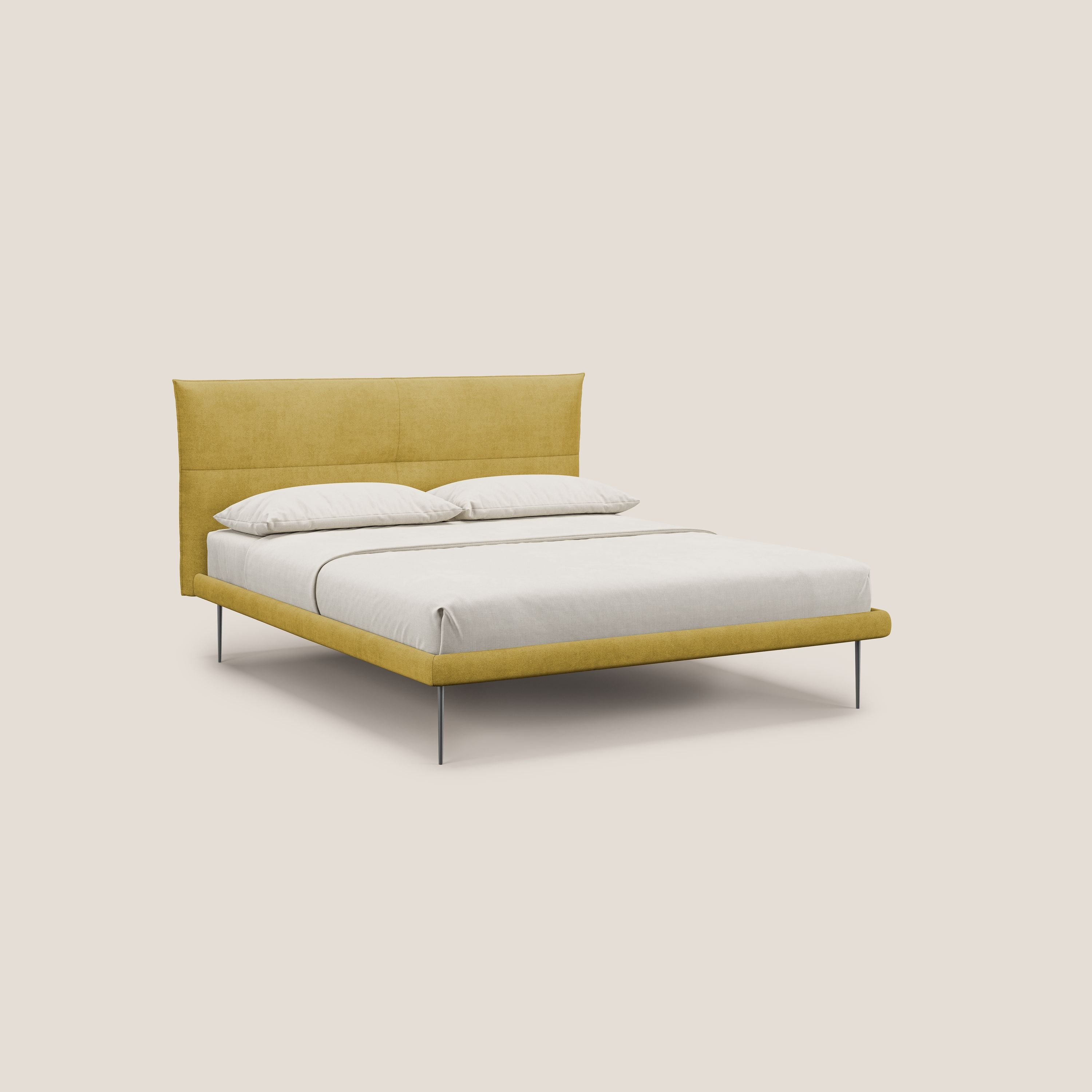 Akiko letto imbottito con piedi alti in metallo in tessuto impermeabile T02 giallo - divani.store