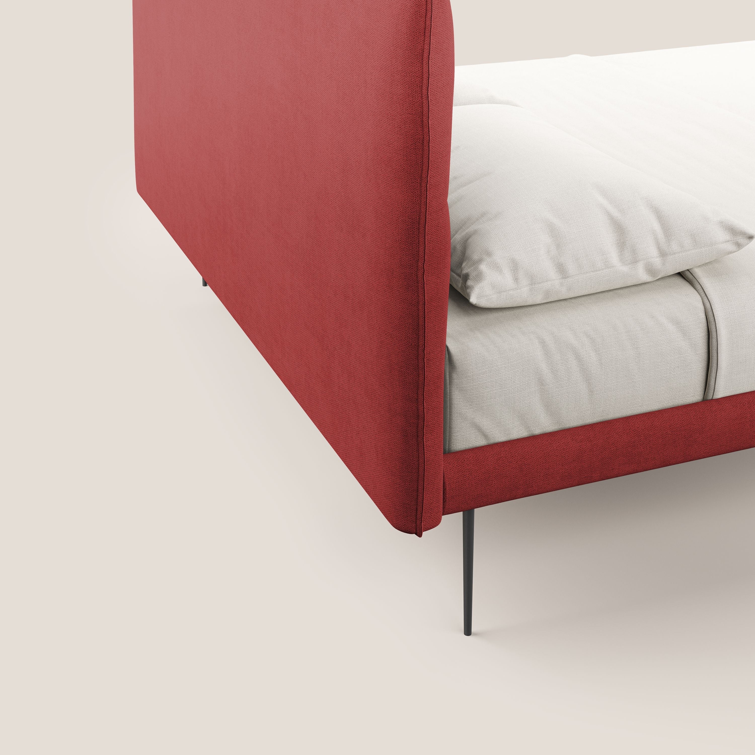 Akiko letto imbottito con piedi alti in metallo in tessuto impermeabile T02 rosso - divani.store