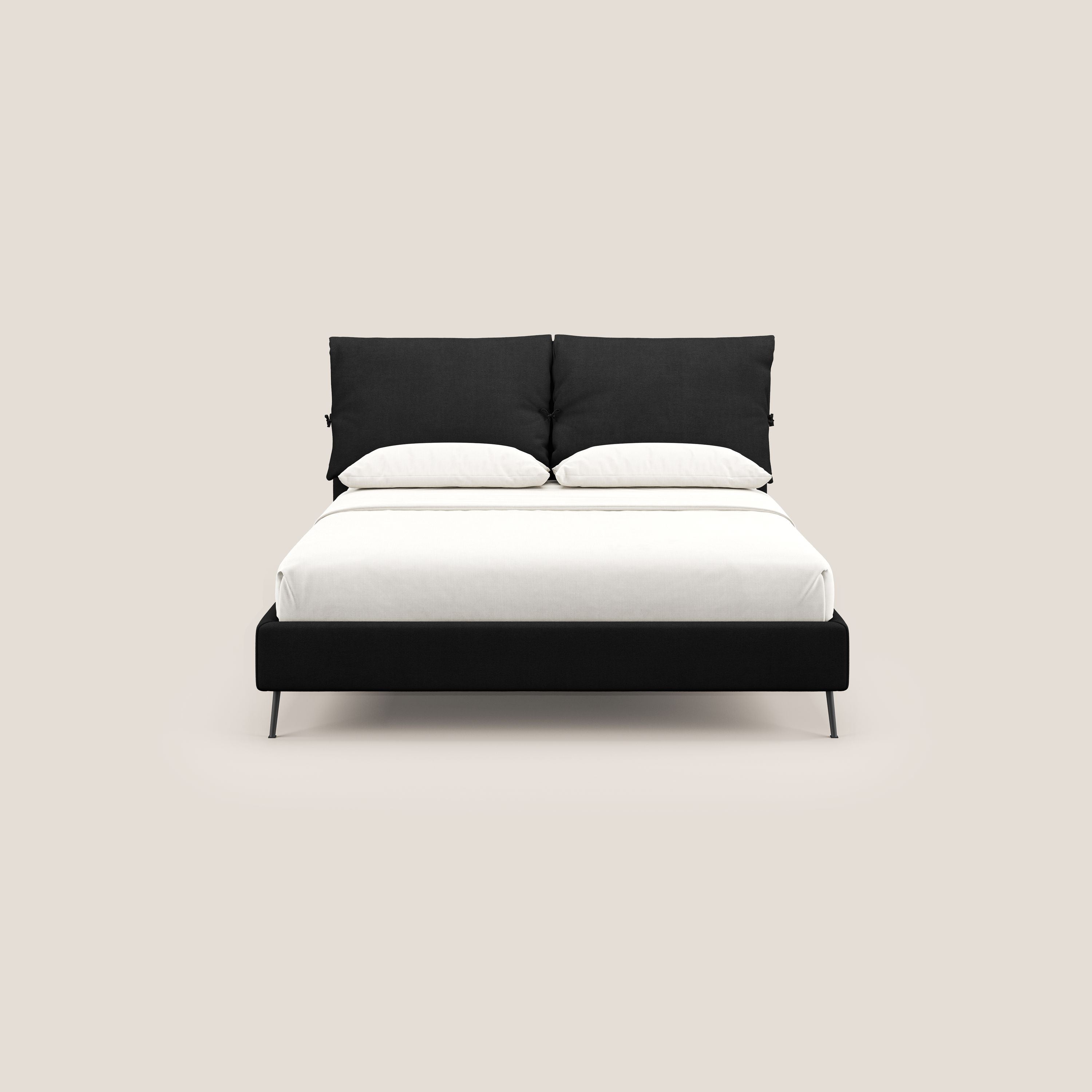 Artemisia letto imbottito con piedini alti sfoderabile in tessuto smacchiabile T17 nero - divani.store