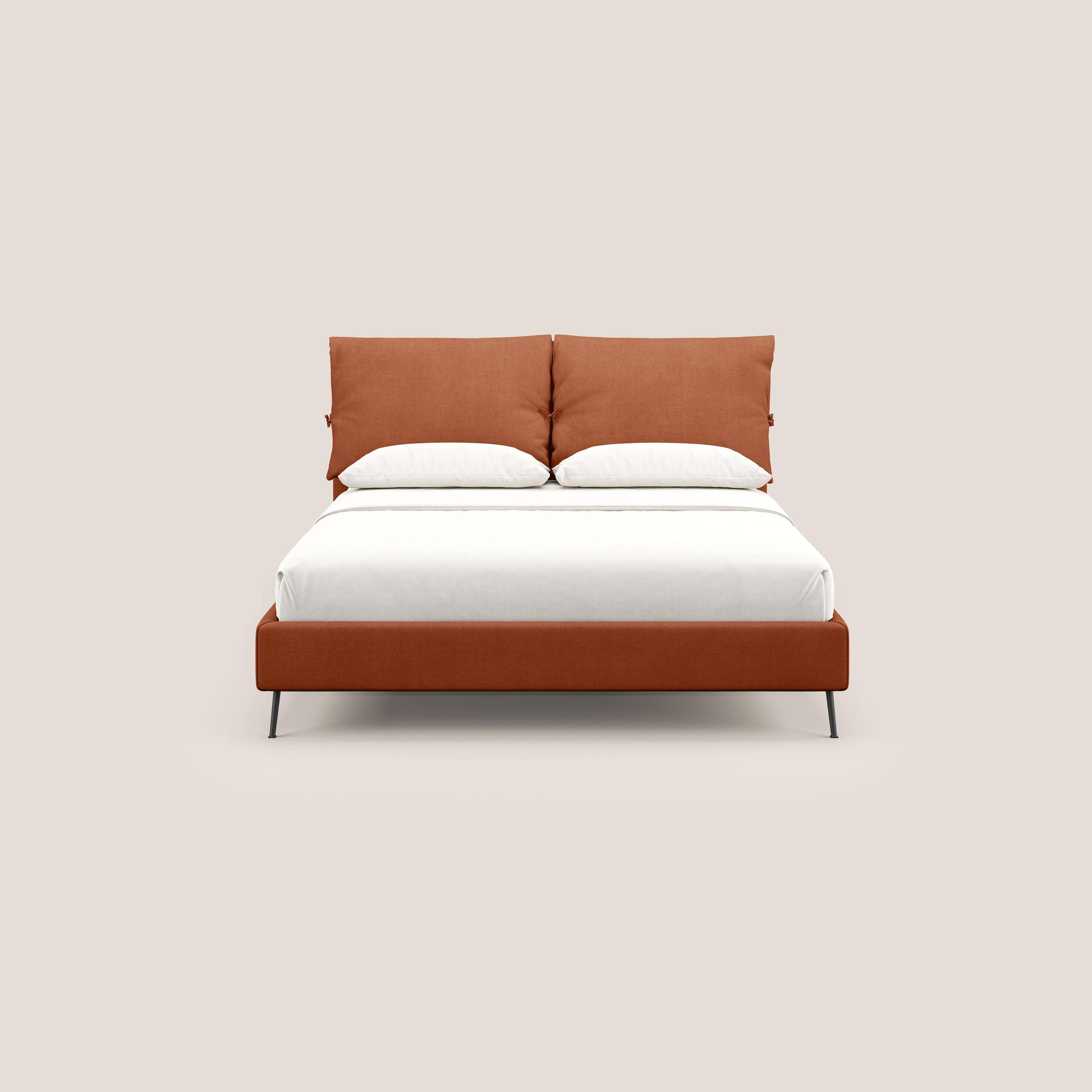 Artemisia letto imbottito con piedini alti sfoderabile in tessuto smacchiabile T17 arancio - divani.store