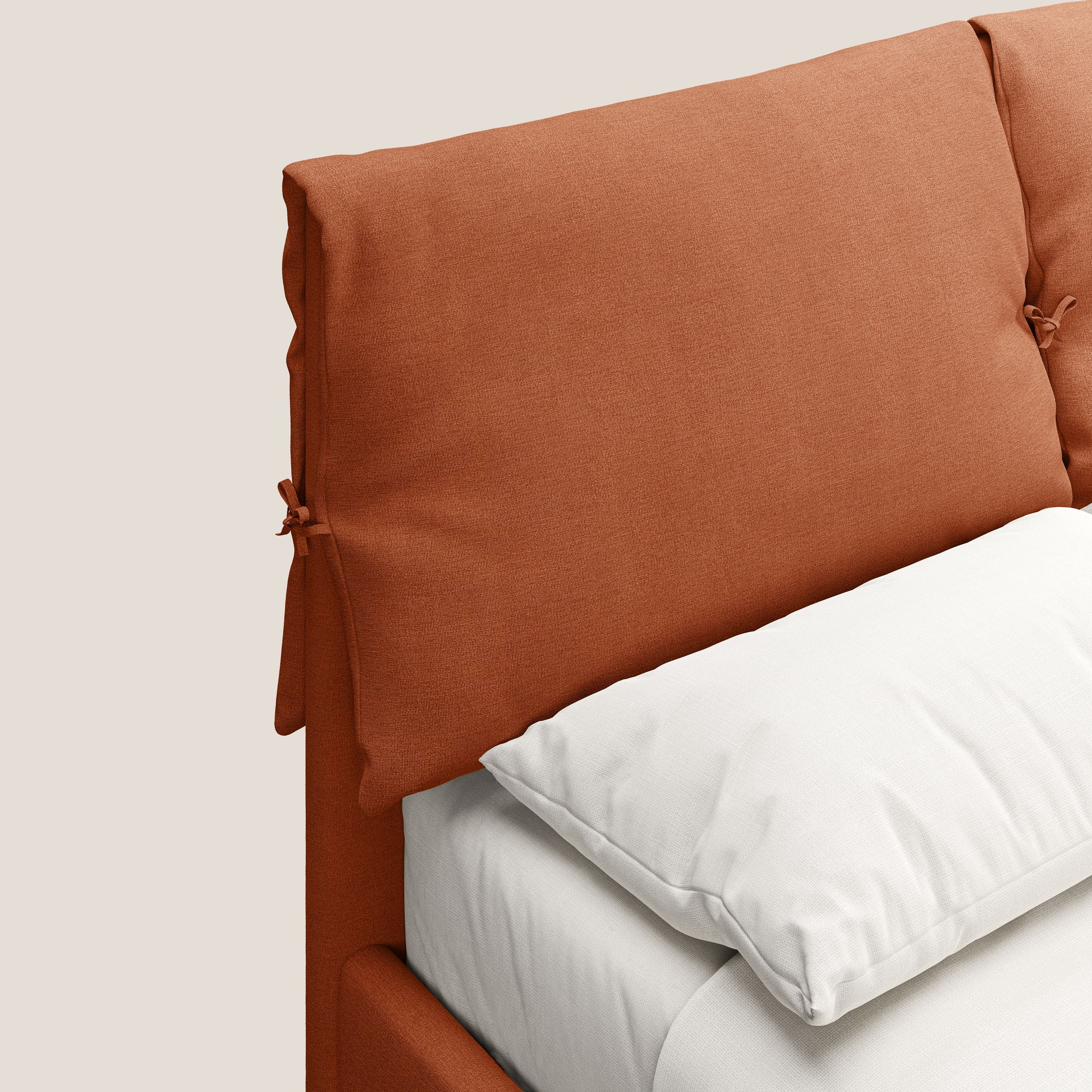 Artemisia letto imbottito con piedini alti sfoderabile in tessuto smacchiabile T17 arancio - divani.store