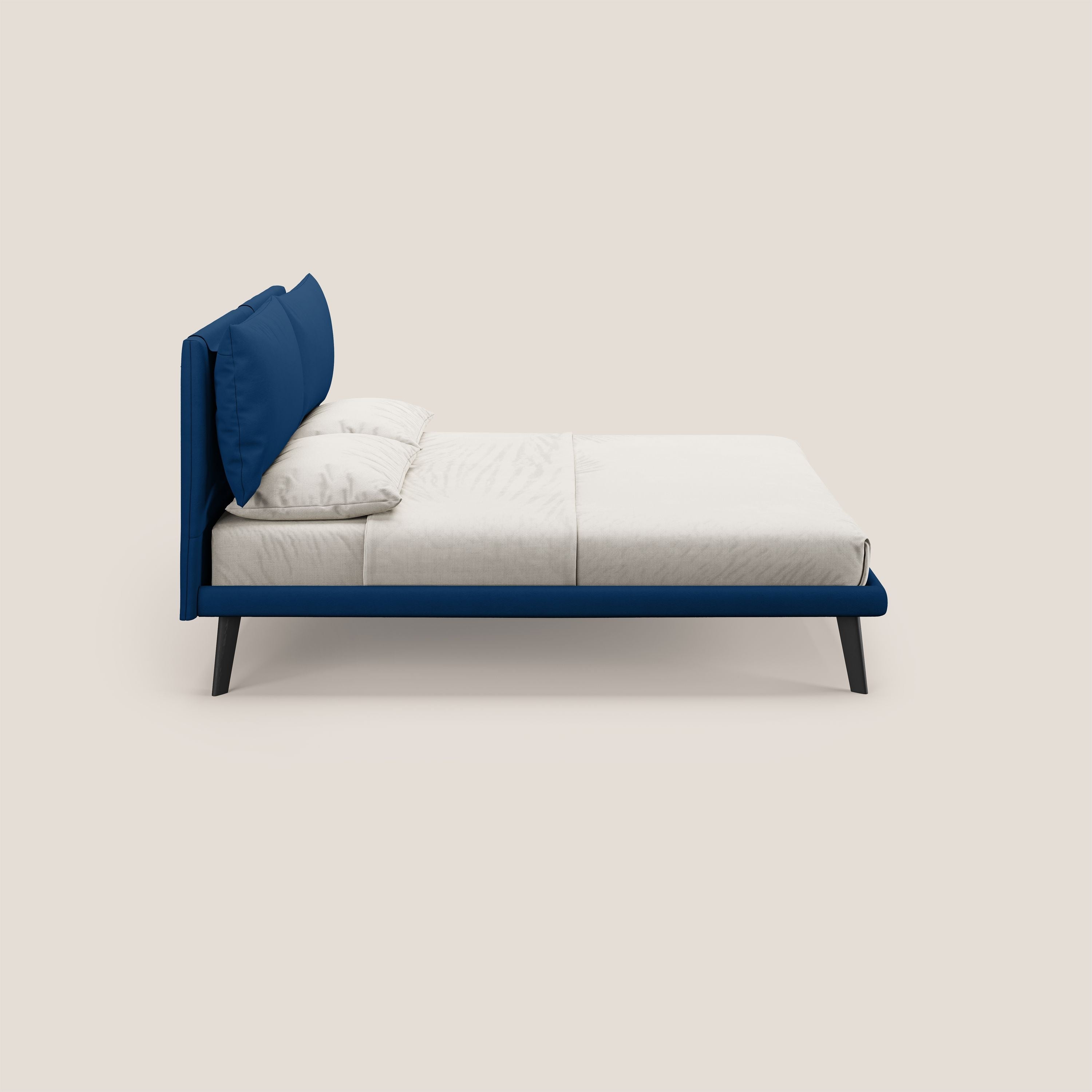 Astrid letto imbottito con piedi in legno in microfibra smacchiabile T11 blu - divani.store