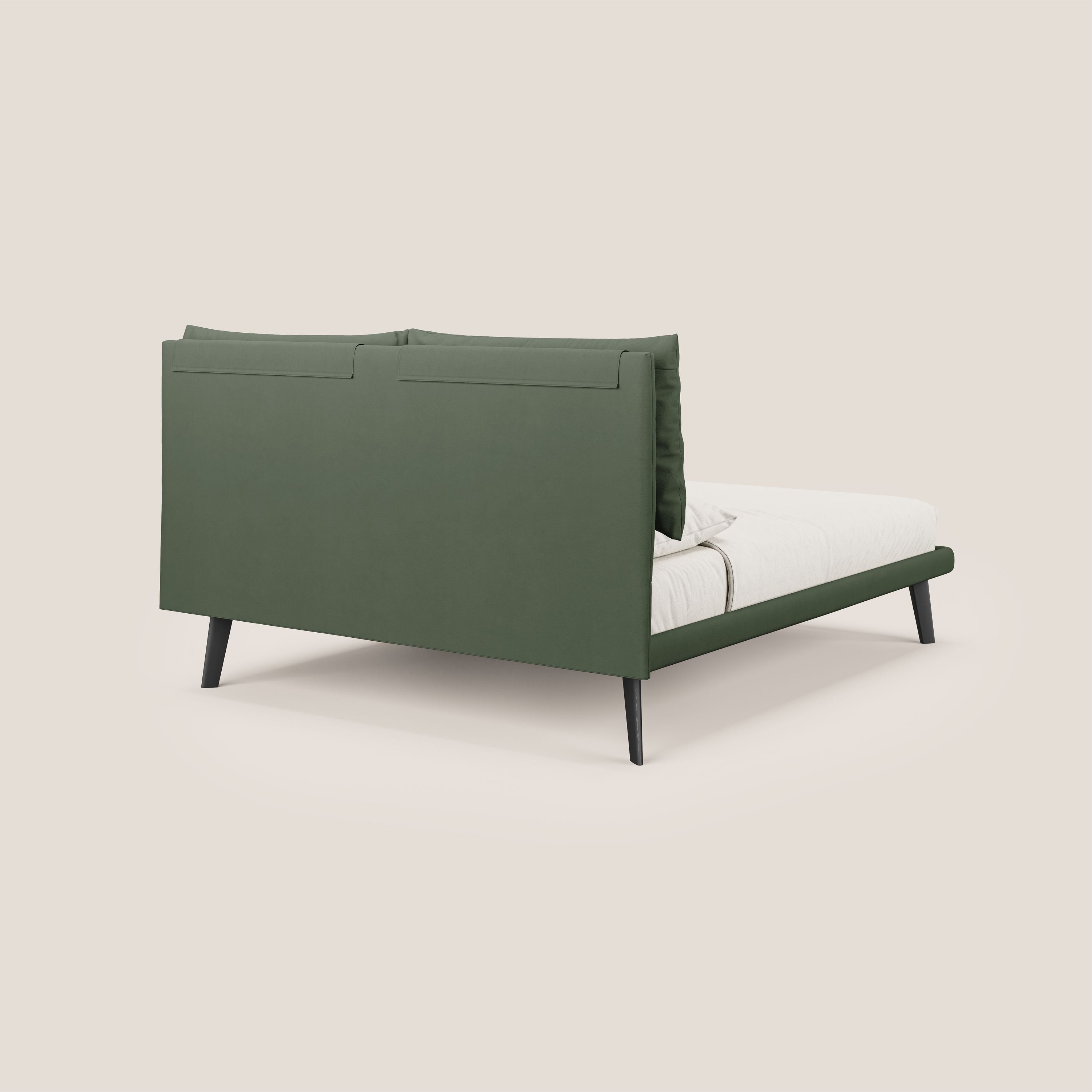 Astrid letto imbottito con piedi in legno in microfibra smacchiabile T11 verde - divani.store