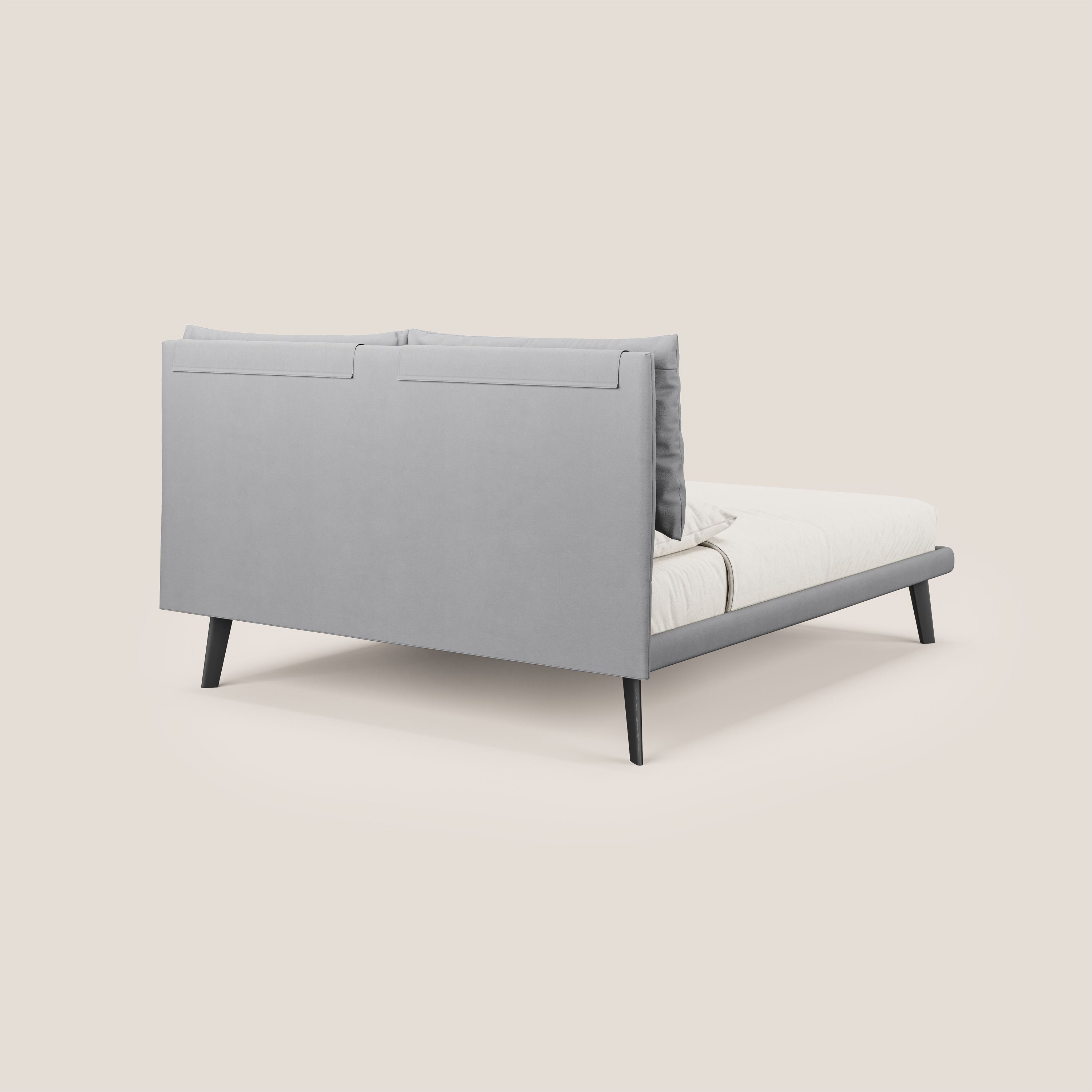 Astrid letto imbottito con piedi in legno in microfibra smacchiabile T11 grigio - divani.store