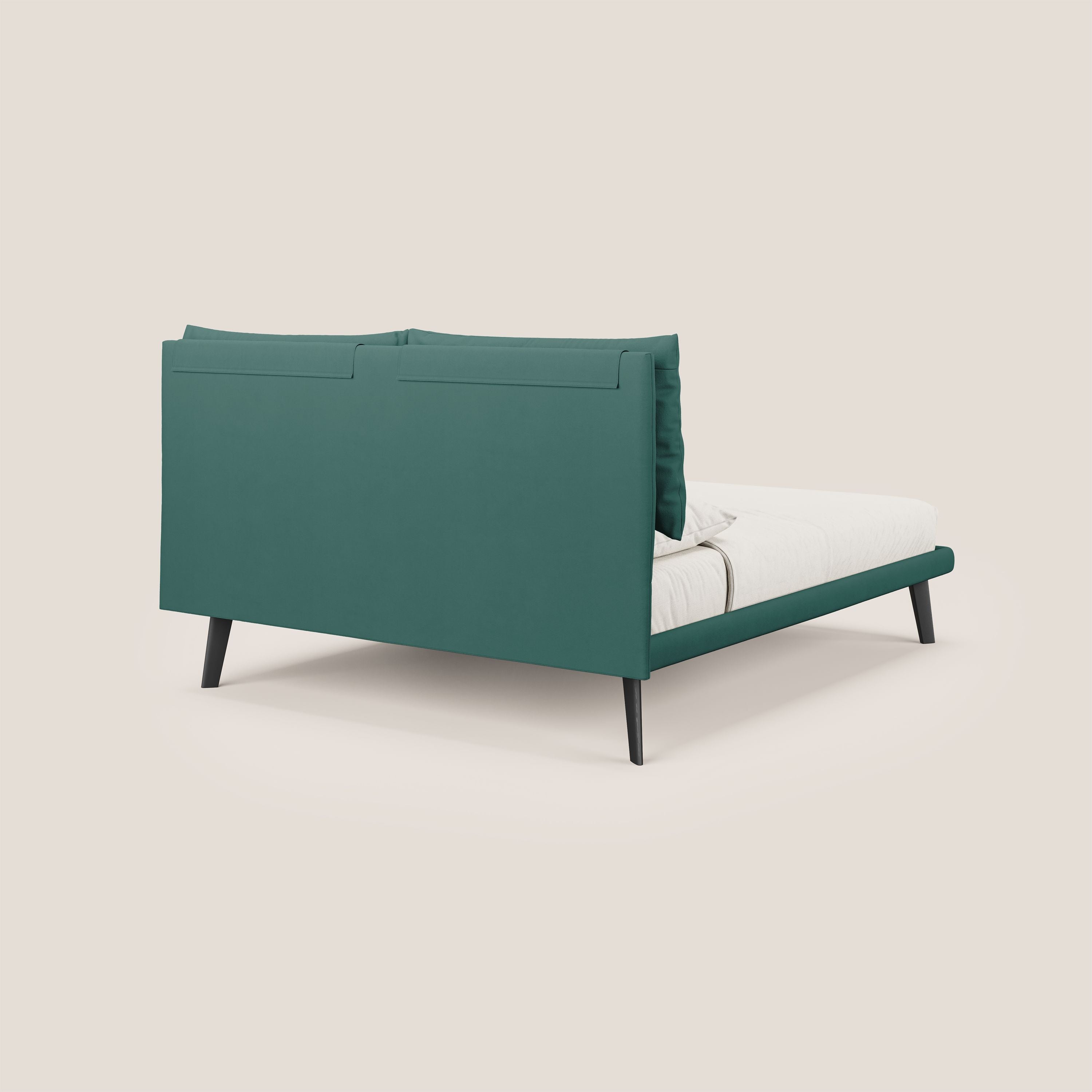 Astrid letto imbottito con piedi in legno in microfibra smacchiabile T11 petrolio - divani.store