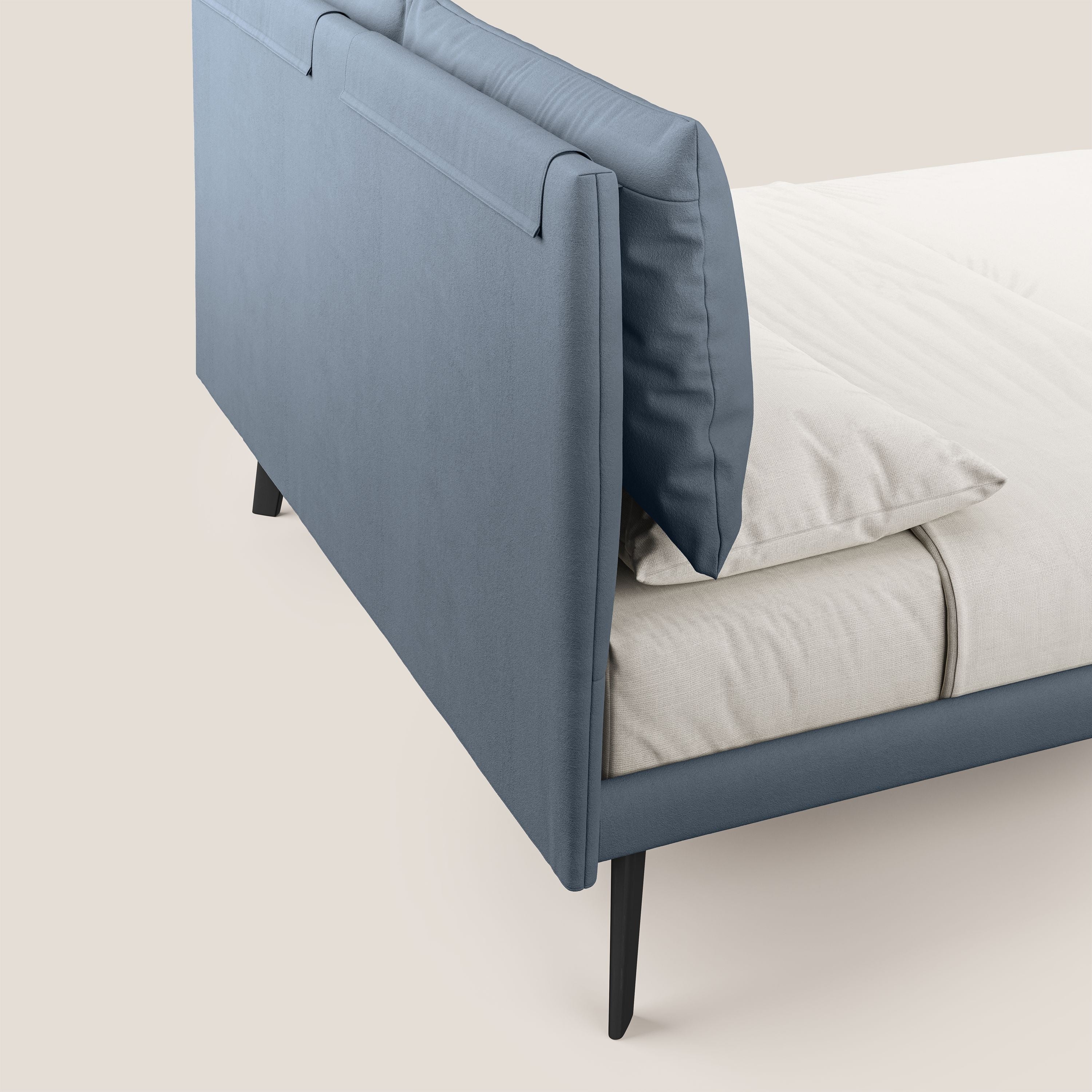 Astrid letto imbottito con piedi in legno in microfibra smacchiabile T11 carta da zucchero - divani.store