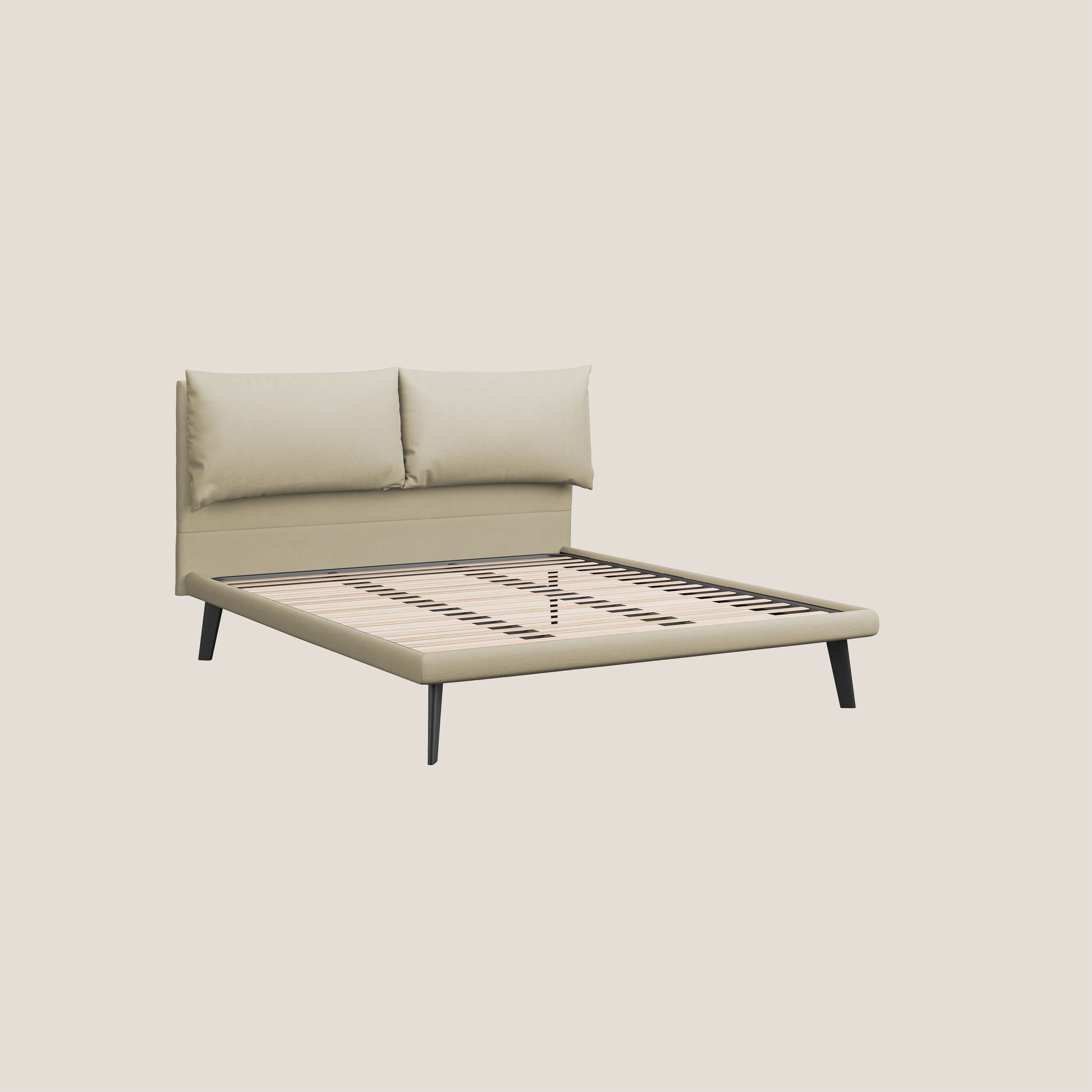 Astrid letto imbottito con piedi in legno in microfibra smacchiabile T11 panna - divani.store