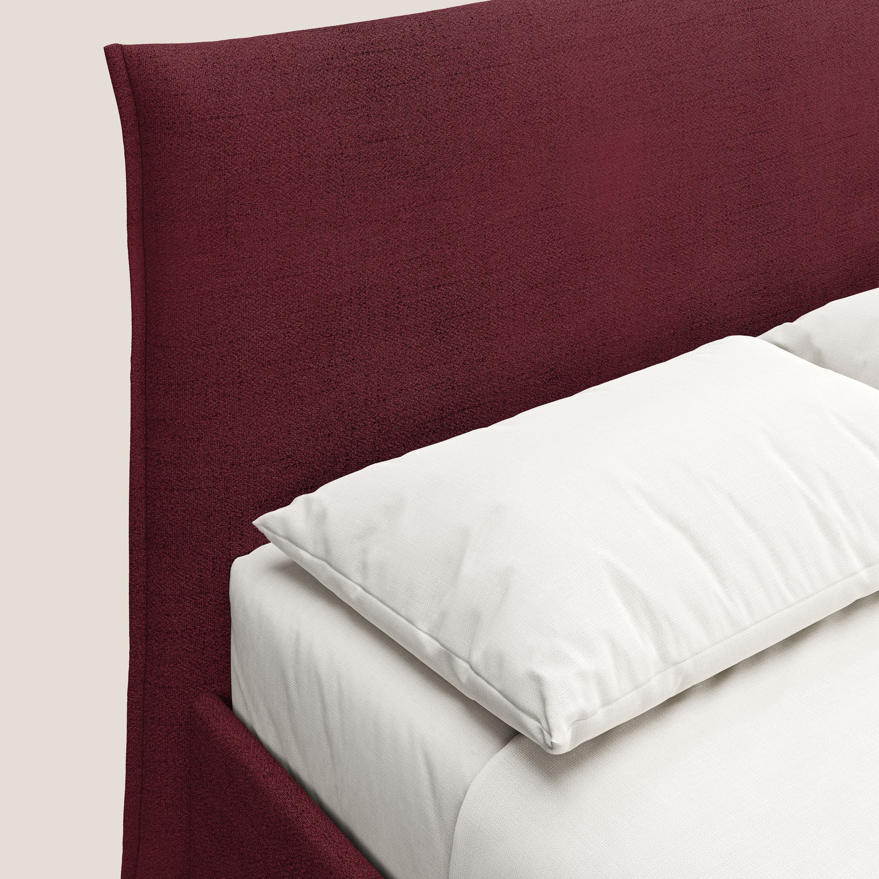 Audrey letto imbottito contenitore e sfoderabile in tessuto fiammato impermeabile T03 rosso - divani.store