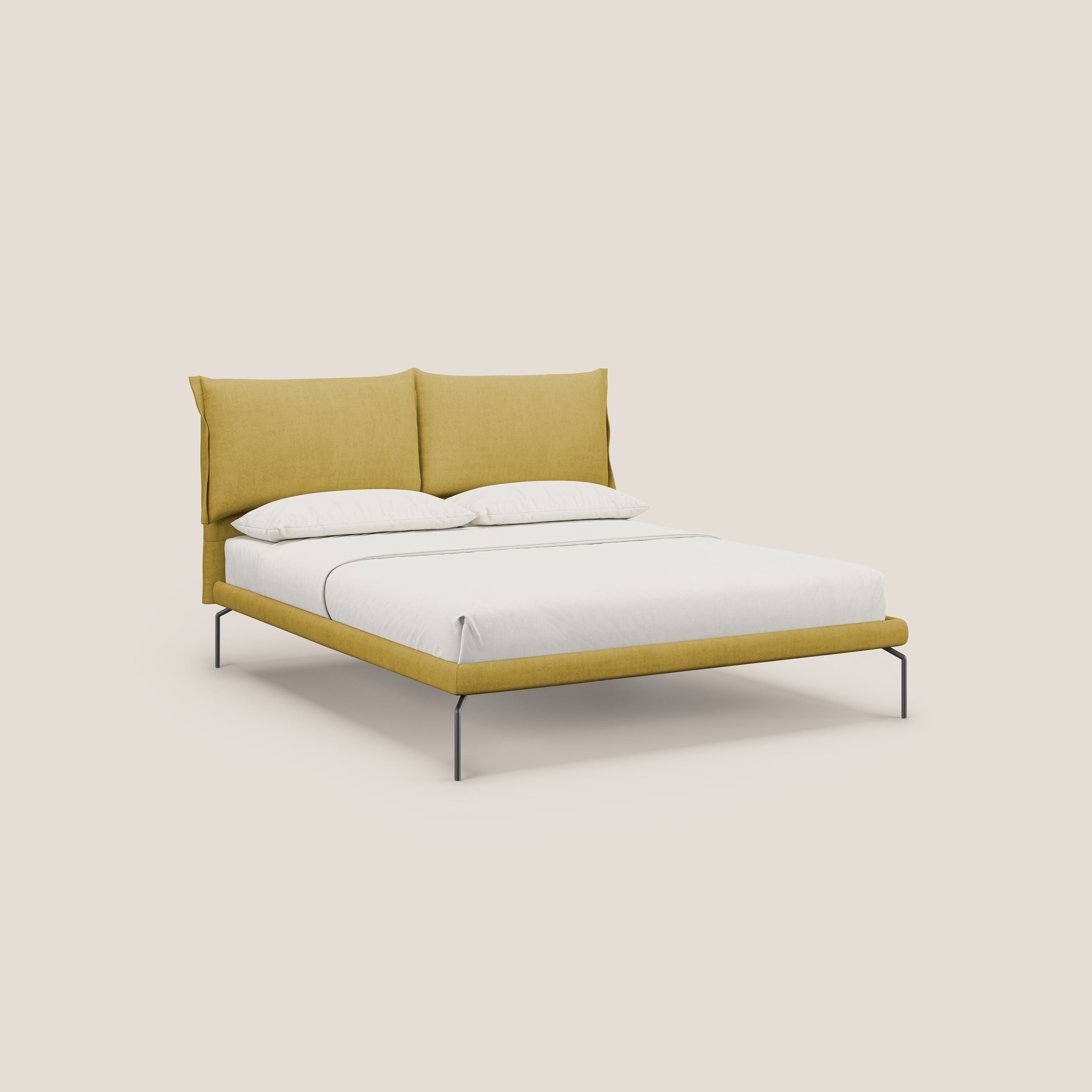 Bice letto imbottito con cuscini e piedi alti in metallo in tessuto impermeabile T02 giallo - divani.store