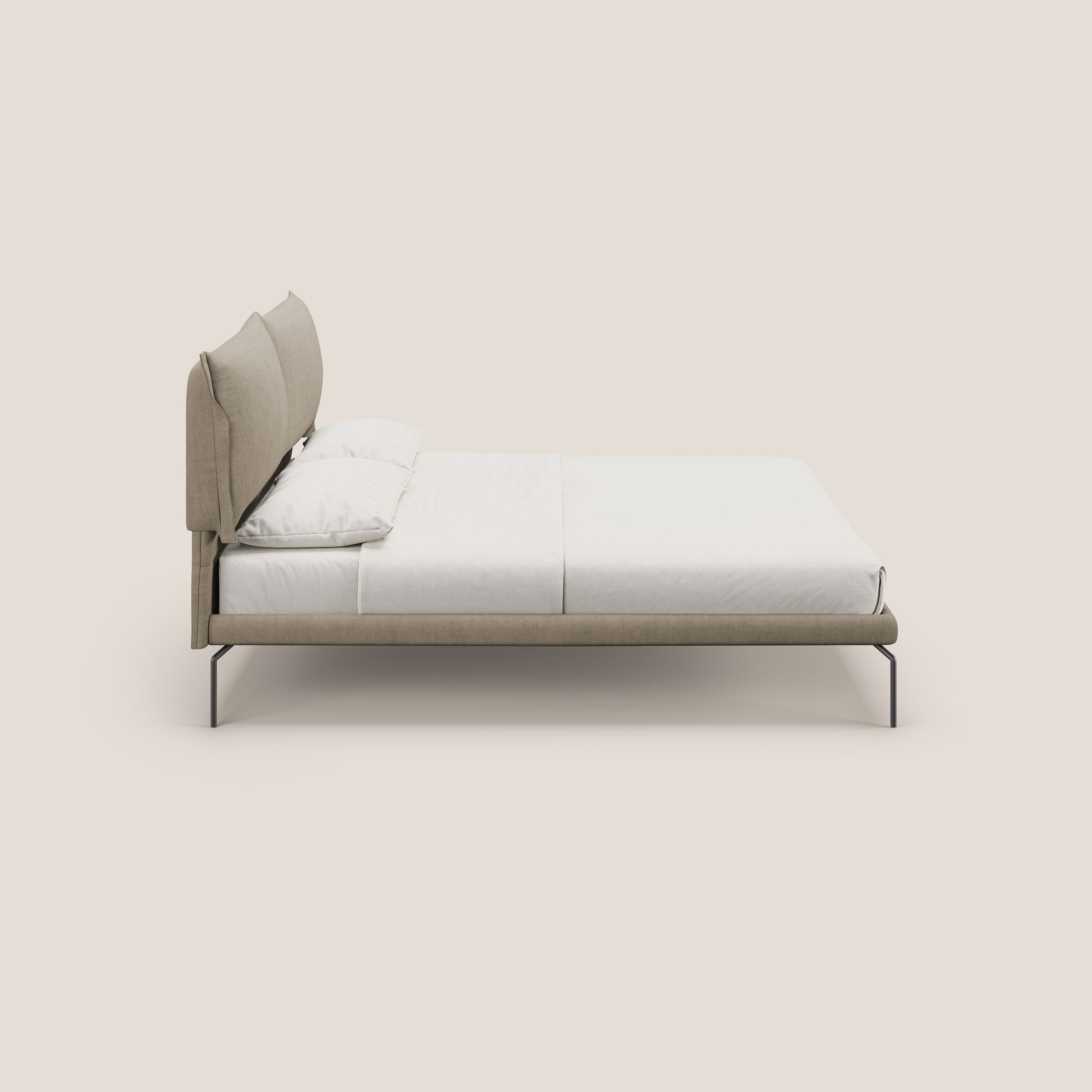 Bice letto imbottito con cuscini e piedi alti in metallo in tessuto impermeabile T02 beige - divani.store