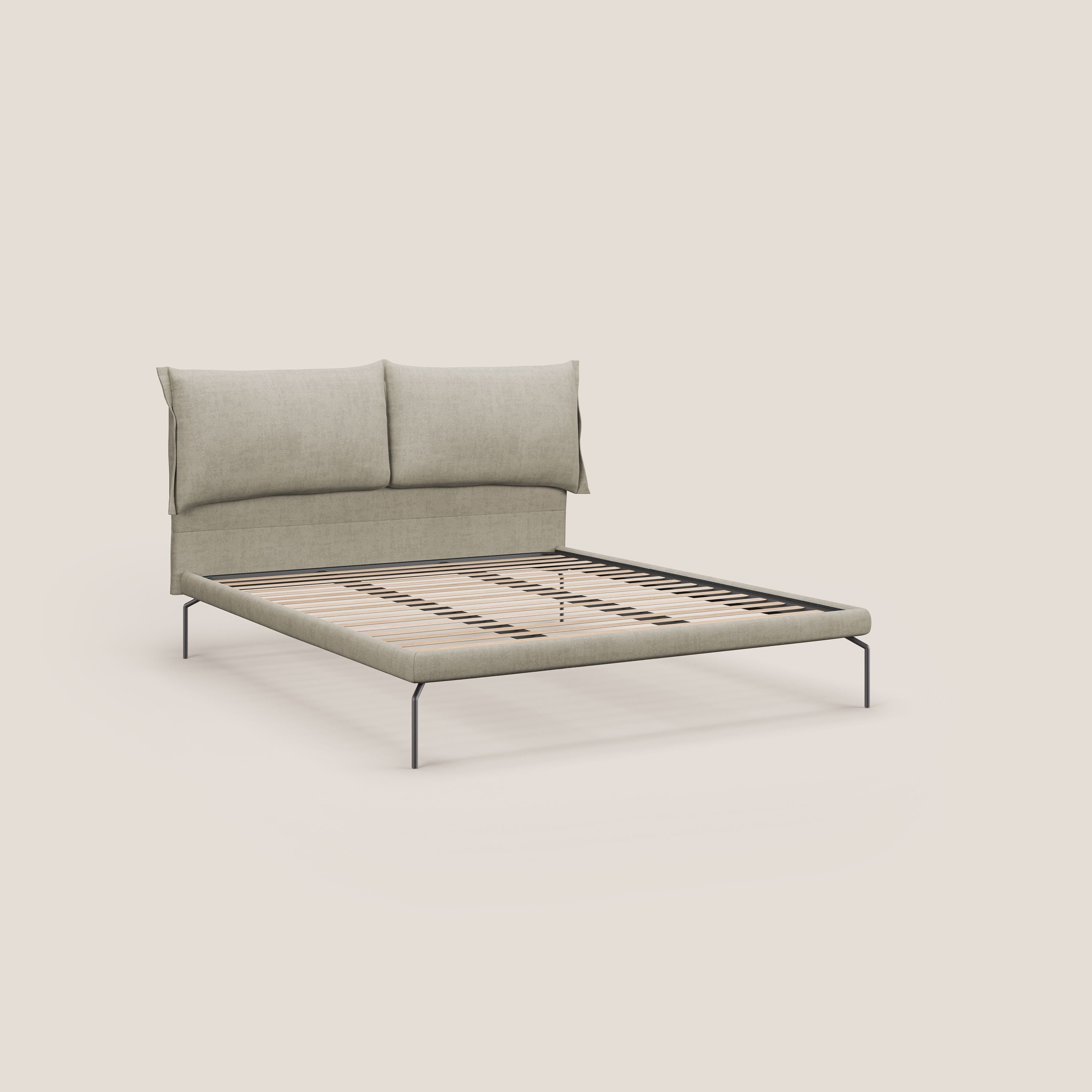 Bice letto imbottito con cuscini e piedi alti in metallo in tessuto impermeabile T02 panna - divani.store