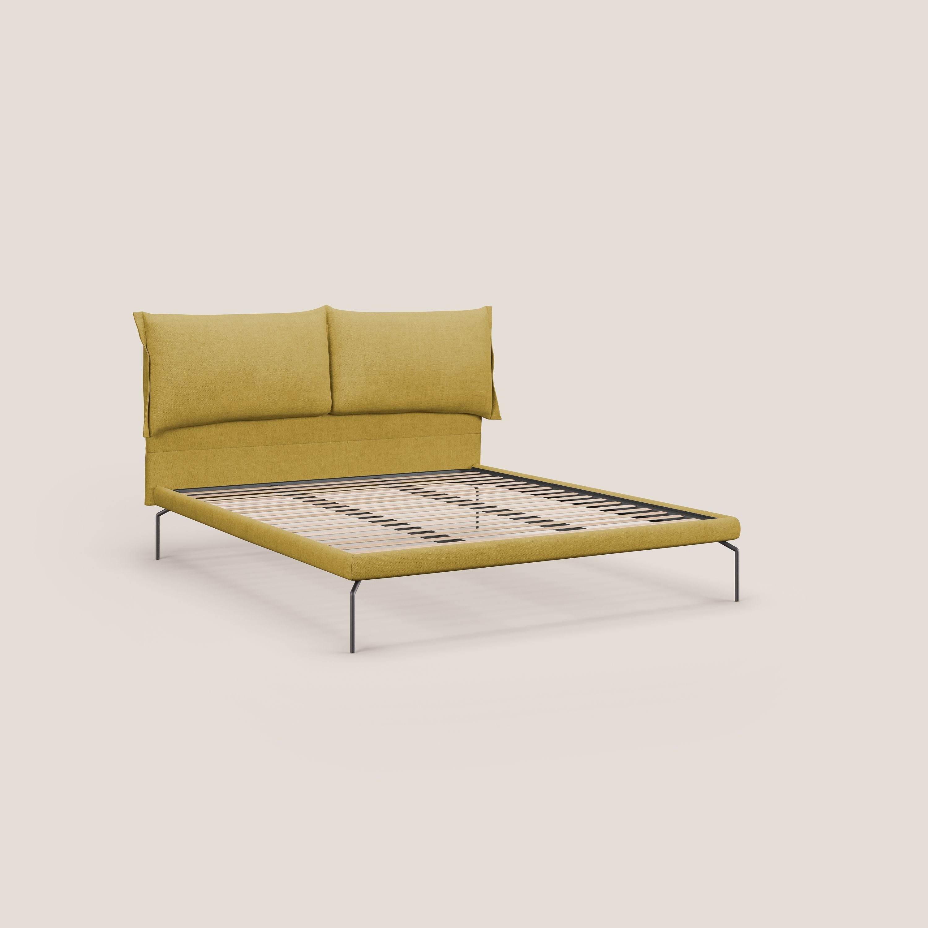 Bice letto imbottito con cuscini e piedi alti in metallo in tessuto impermeabile T02 giallo - divani.store