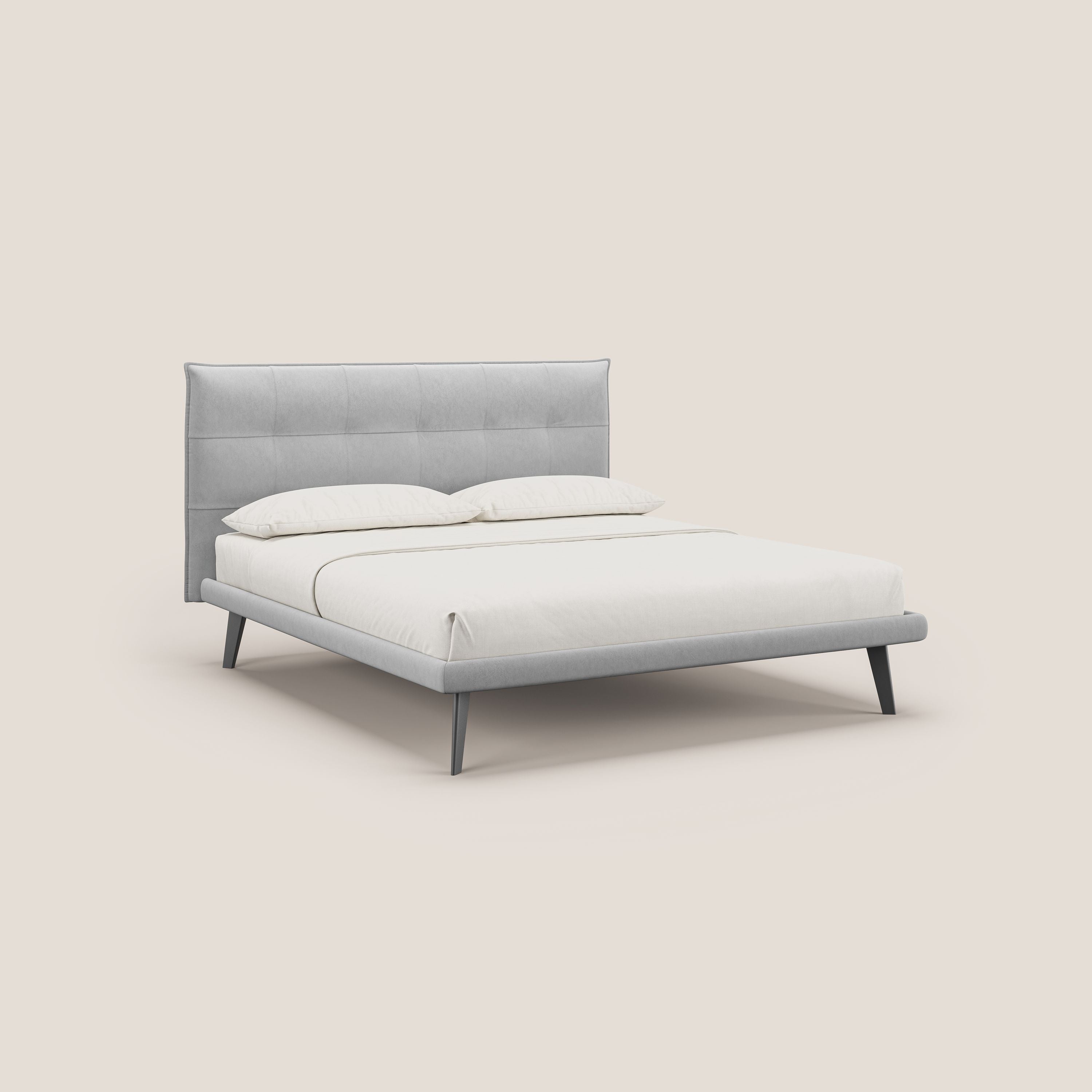 Brigitte letto con testata trapuntata piedi alti in mogano e tessuto impermeabile T09 grigio chiaro - divani.store