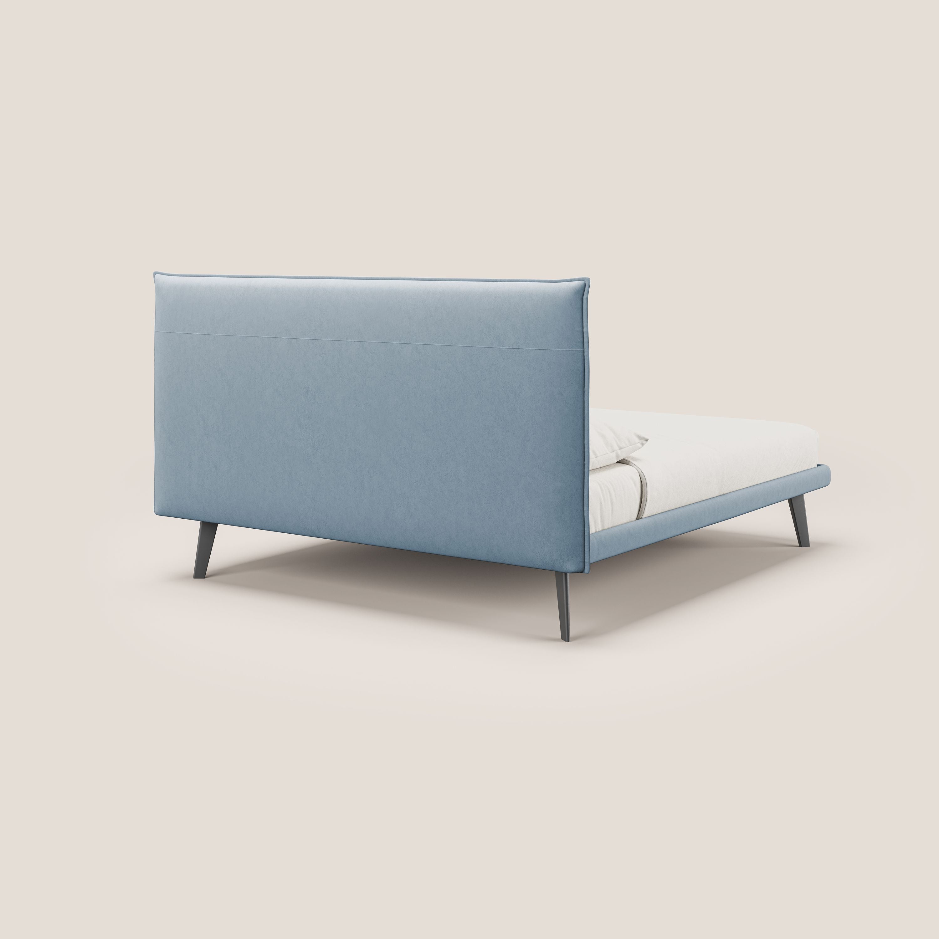 Brigitte letto con testata trapuntata piedi alti in mogano e tessuto impermeabile T09 carta da zucchero - divani.store