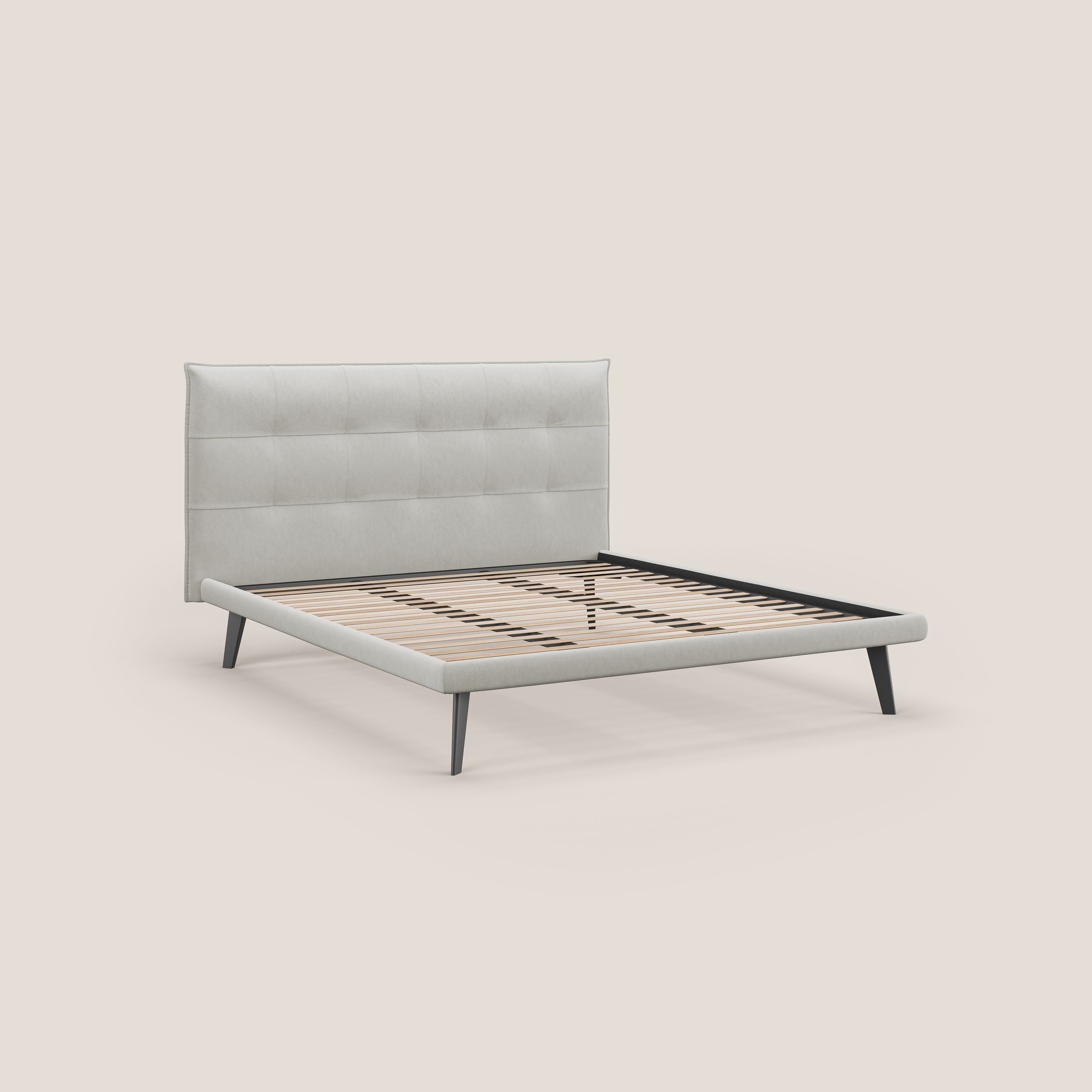 Brigitte letto con testata trapuntata piedi alti in mogano e tessuto impermeabile T09 panna - divani.store