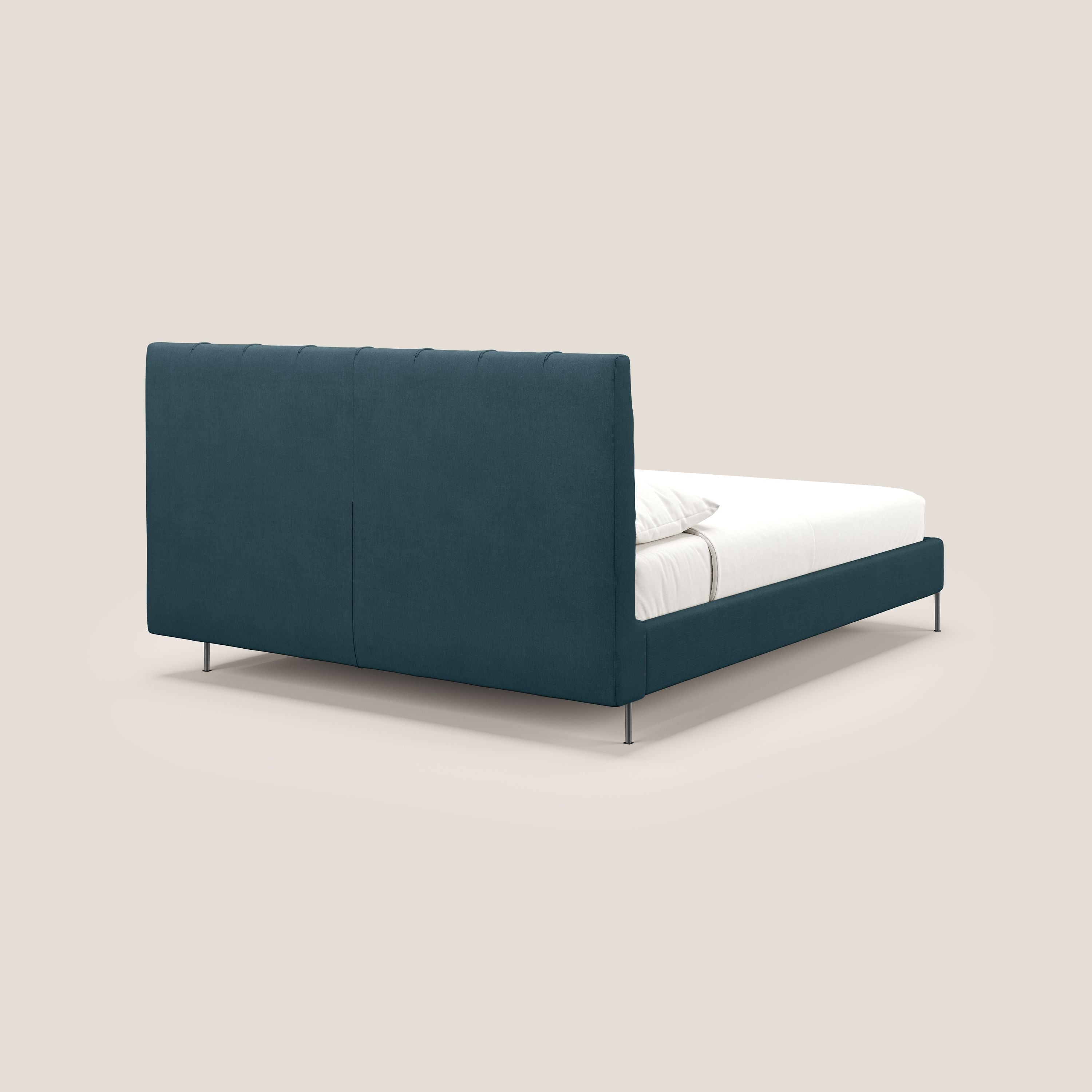 Calliope letto imbottito piedini alti completamente sfoderabile in tessuto smacchiabile T17 petrolio - divani.store