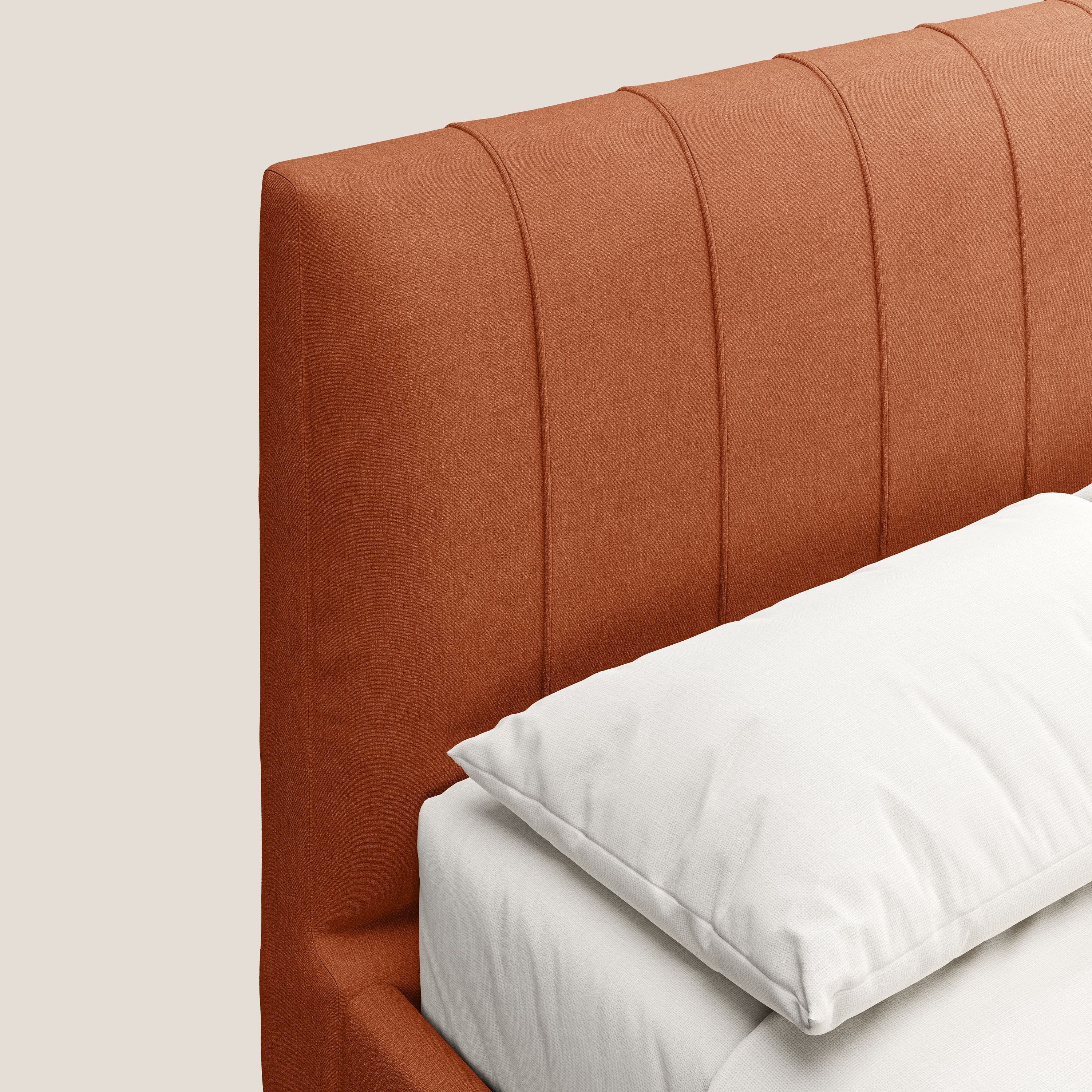 Calliope letto imbottito piedini alti completamente sfoderabile in tessuto smacchiabile T17 arancio - divani.store