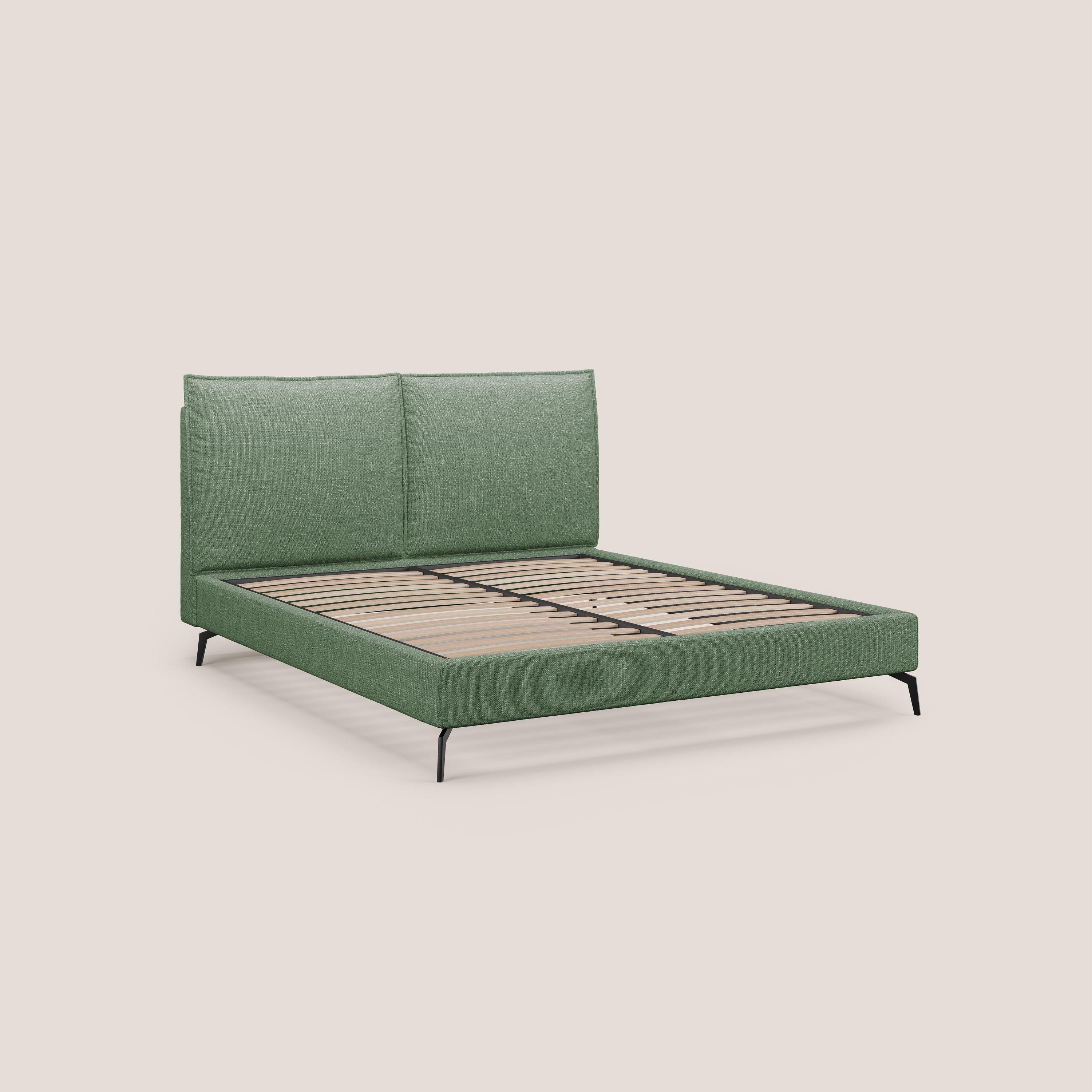 Cloe letto imbottito con piedi in metallo sfoderabile in tessuto fiammato impermeabile T06 verde - divani.store