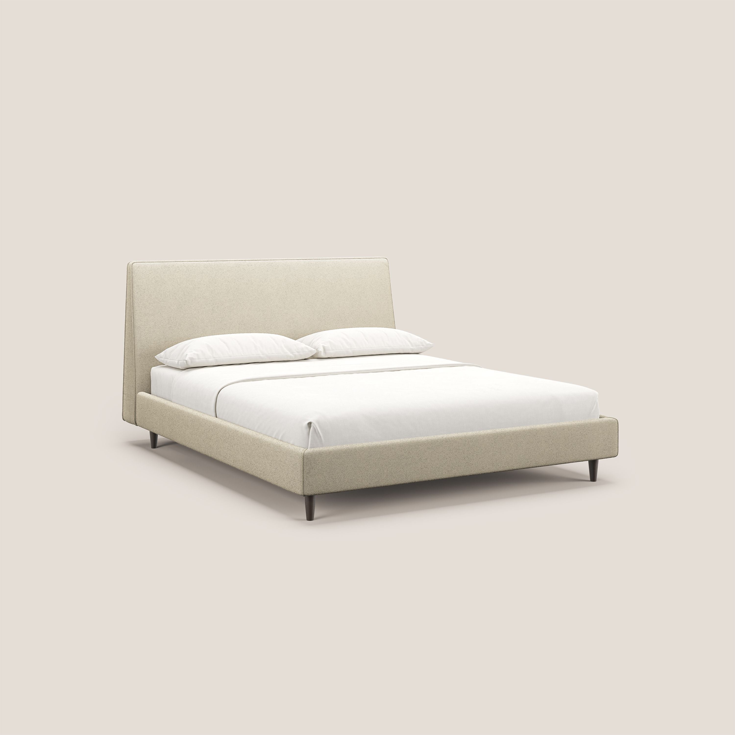 Dorotea letto imbottito con piedi in legno in morbido bouclé impermeabile T07 beige - divani.store