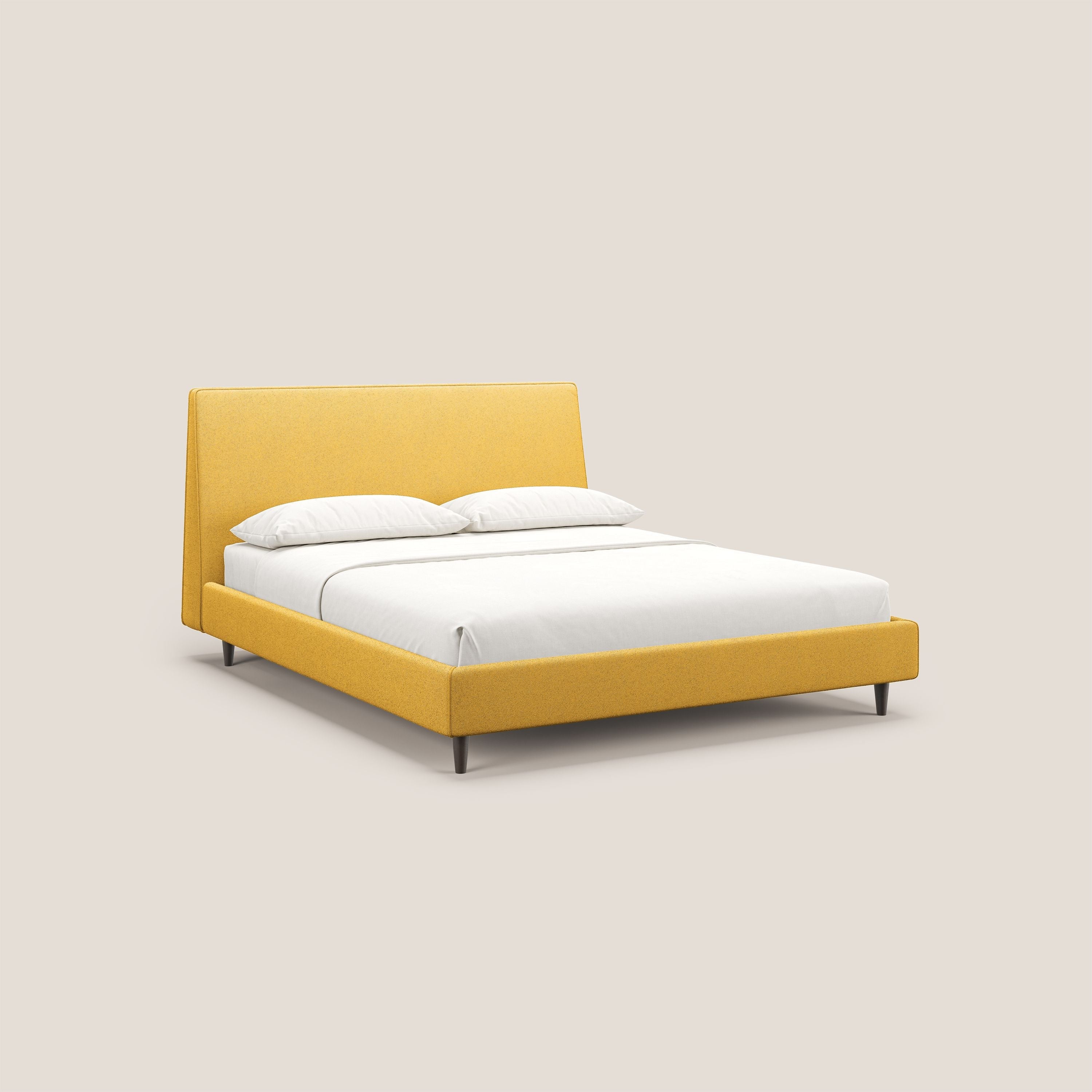 Dorotea letto imbottito con piedi in legno in morbido bouclé impermeabile T07 giallo - divani.store