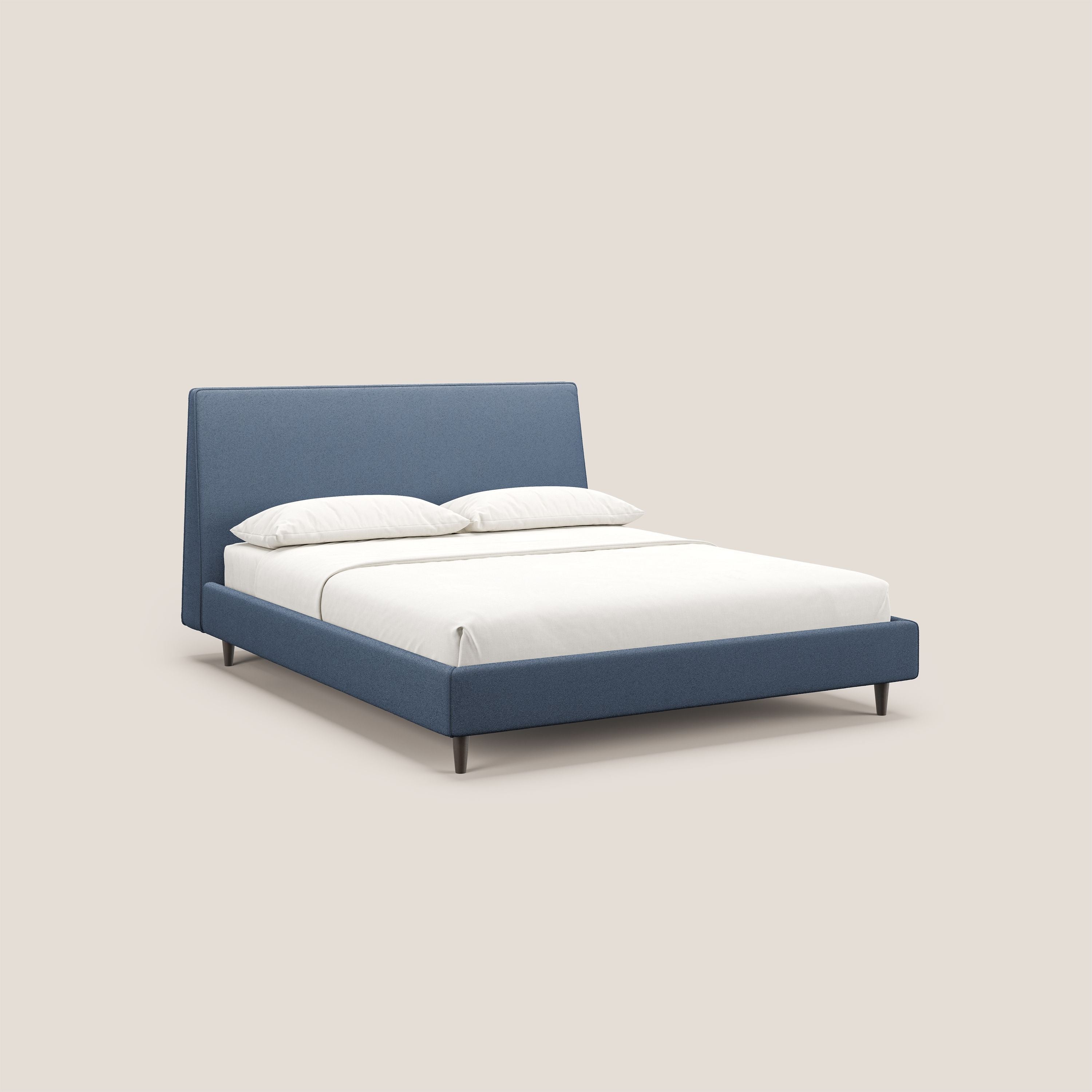 Dorotea letto imbottito con piedi in legno in morbido bouclé impermeabile T07 blu - divani.store