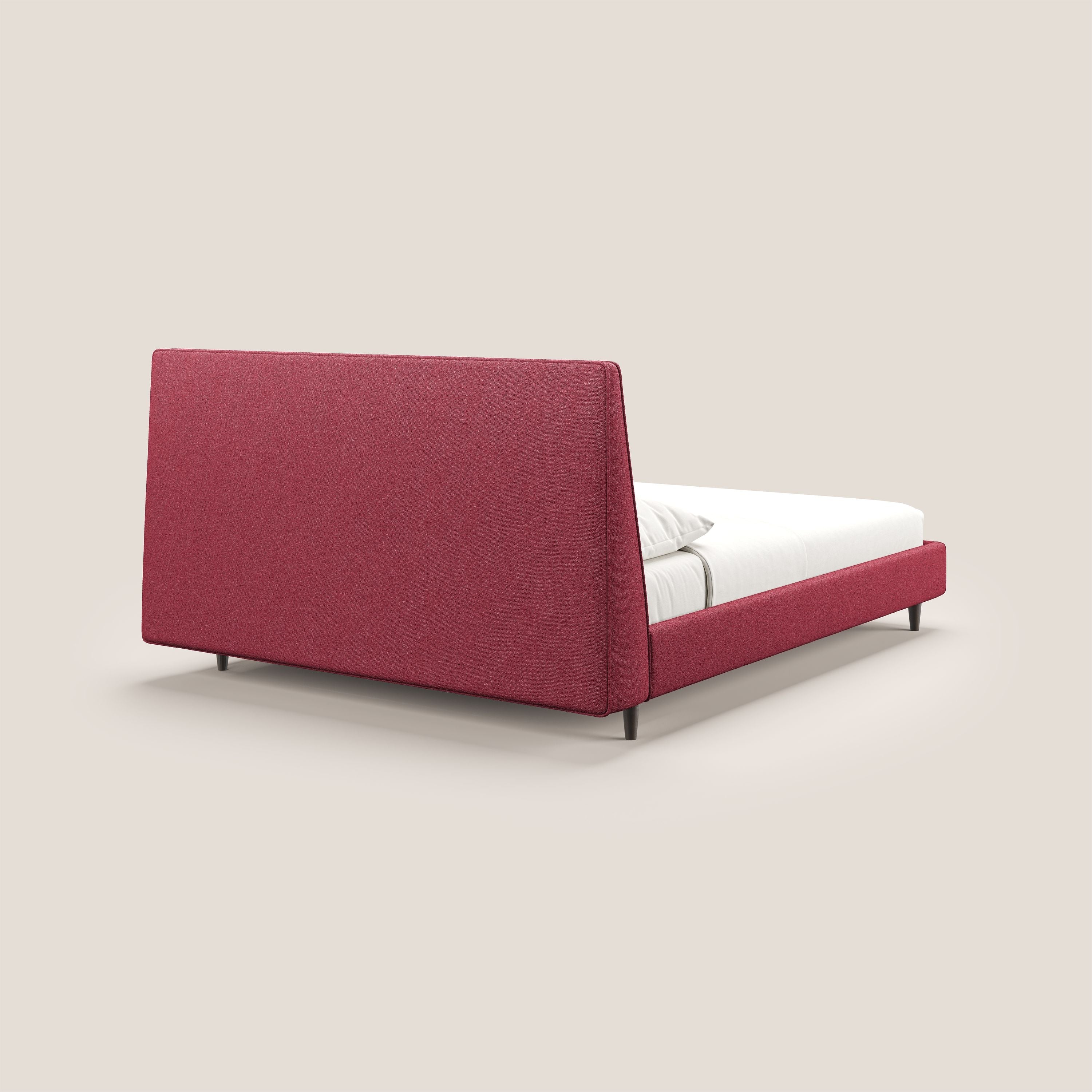 Dorotea letto imbottito con piedi in legno in morbido bouclé impermeabile T07 rosso - divani.store