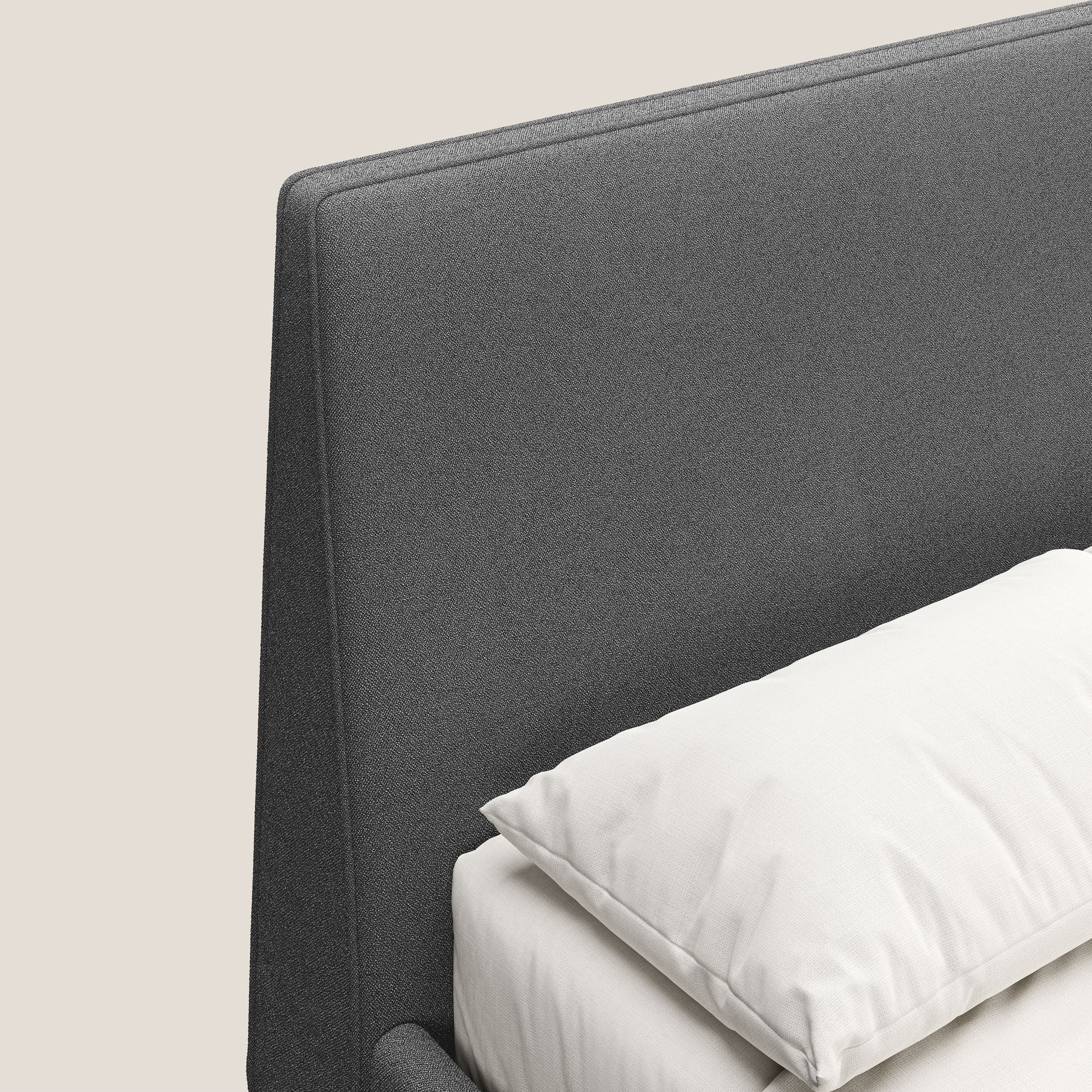 Dorotea letto imbottito con piedi in legno in morbido bouclé impermeabile T07 antracite - divani.store