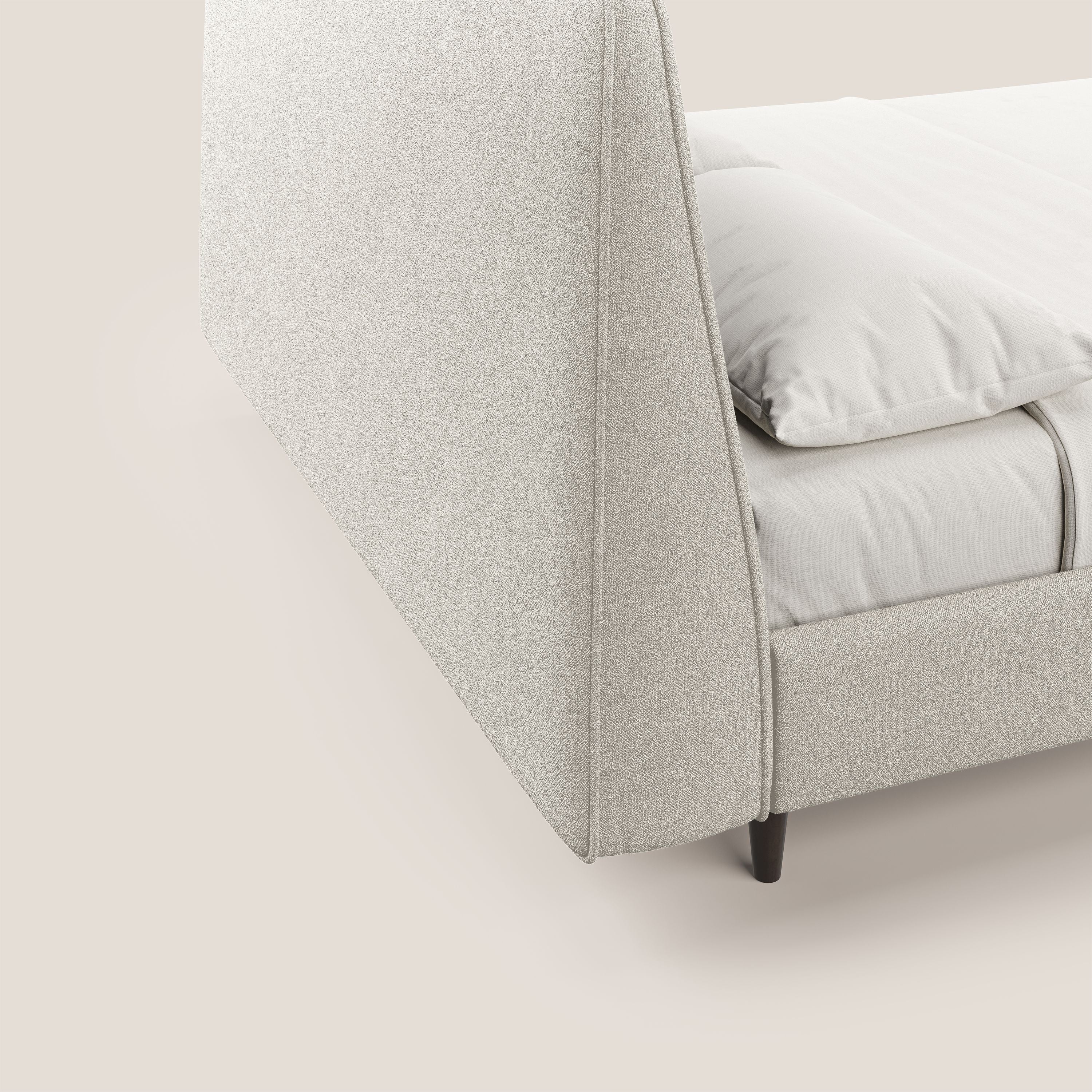Dorotea letto imbottito con piedi in legno in morbido bouclé impermeabile T07 bianco - divani.store