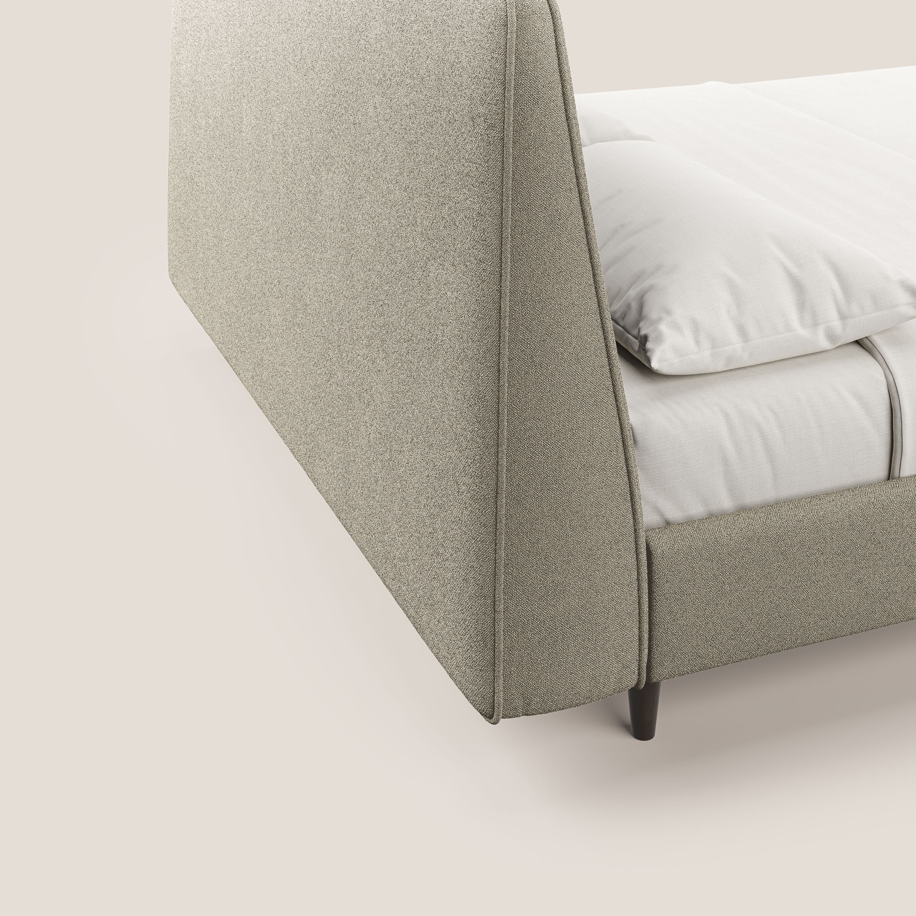 Dorotea letto imbottito con piedi in legno in morbido bouclé impermeabile T07 beige - divani.store