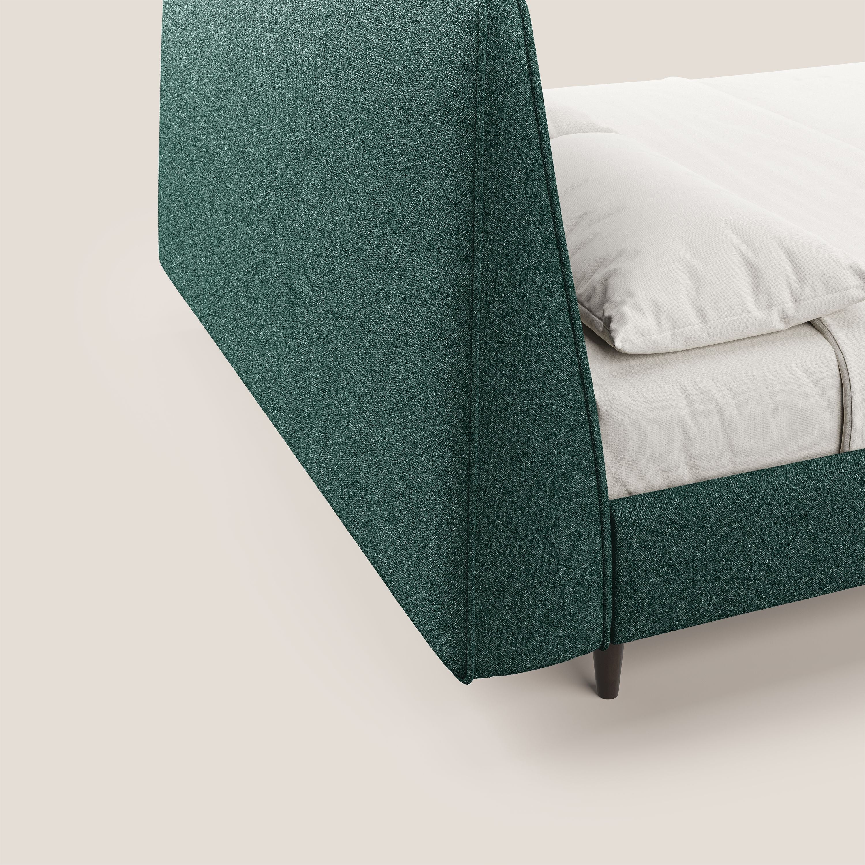 Dorotea letto imbottito con piedi in legno in morbido bouclé impermeabile T07 verde - divani.store