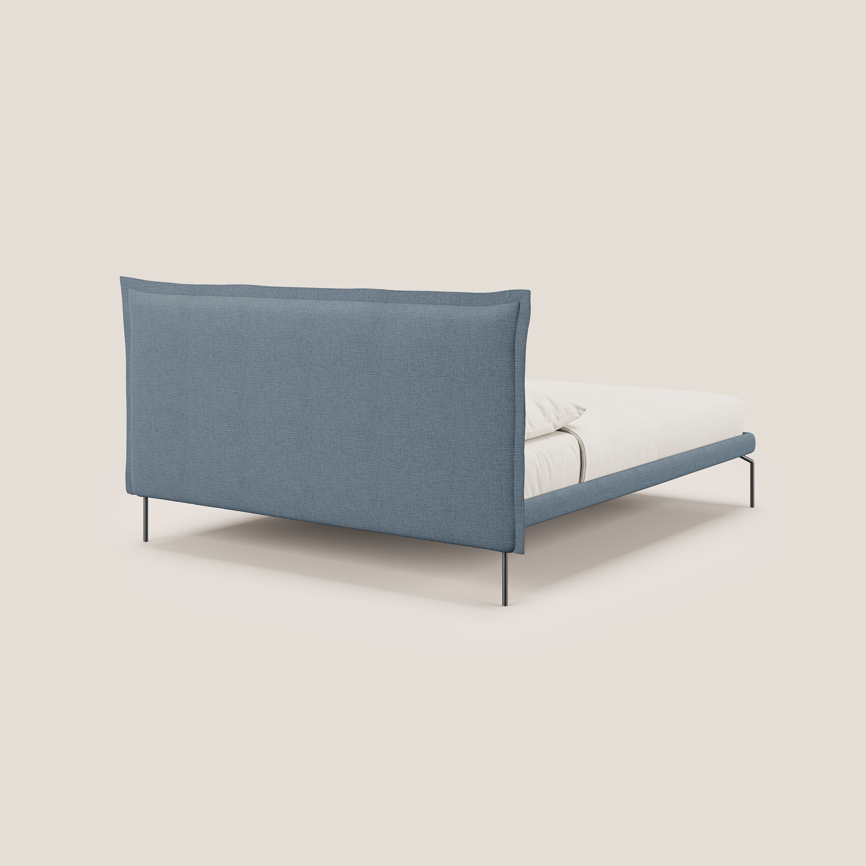 Eric letto imbottito design minimal in morbido tessuto impermeabile T14 carta da zucchero - divani.store