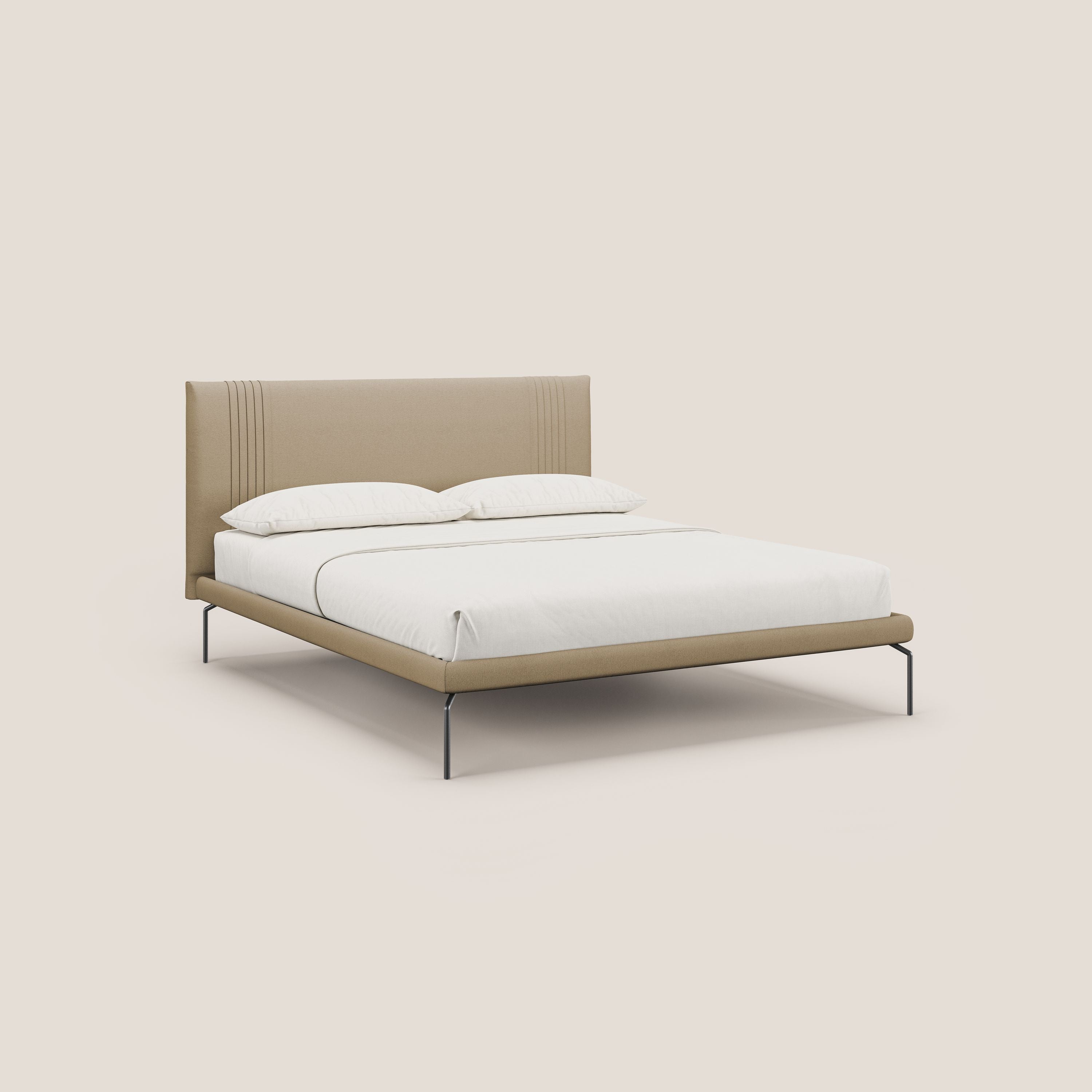 Finn letto imbottito con piedi alti in metallo in tessuto smacchiabile T05 beige - divani.store