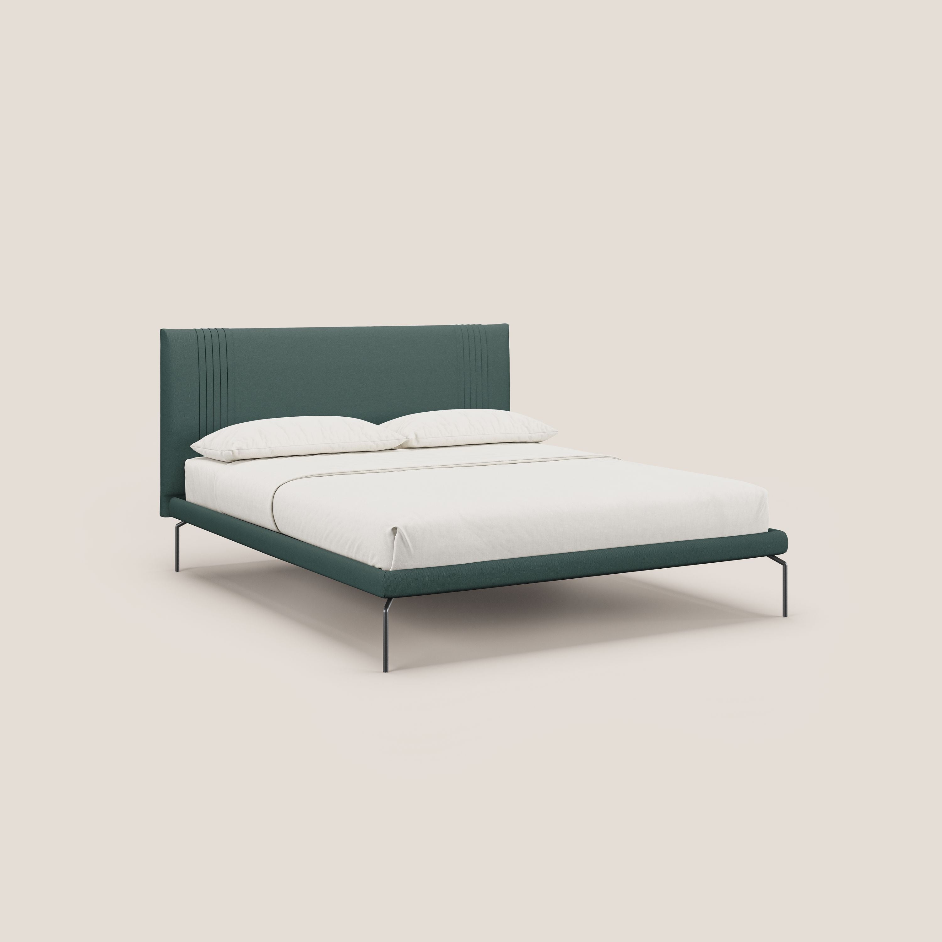 Finn letto imbottito con piedi alti in metallo in tessuto smacchiabile T05 verde - divani.store