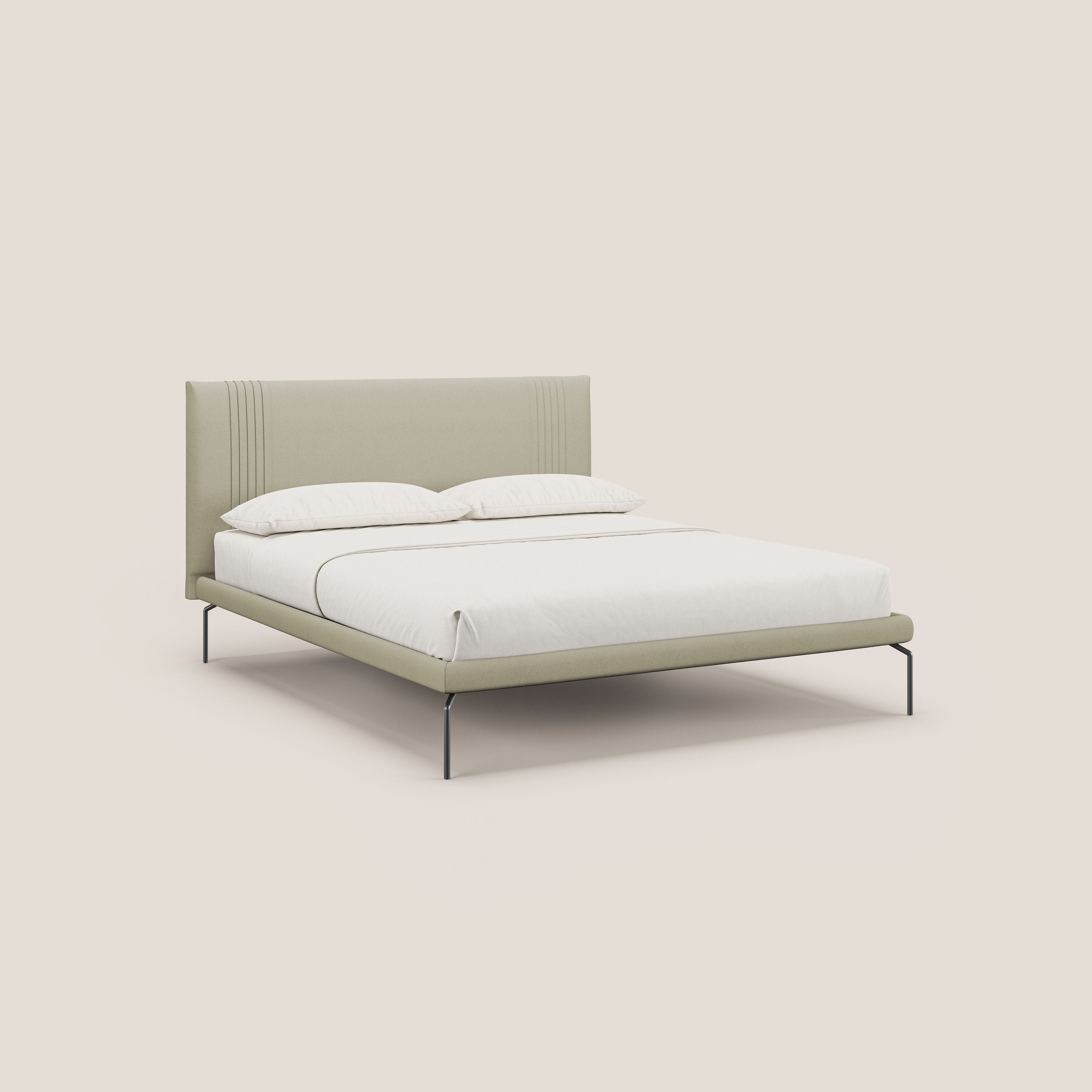 Finn letto imbottito con piedi alti in metallo in tessuto smacchiabile T05 panna - divani.store