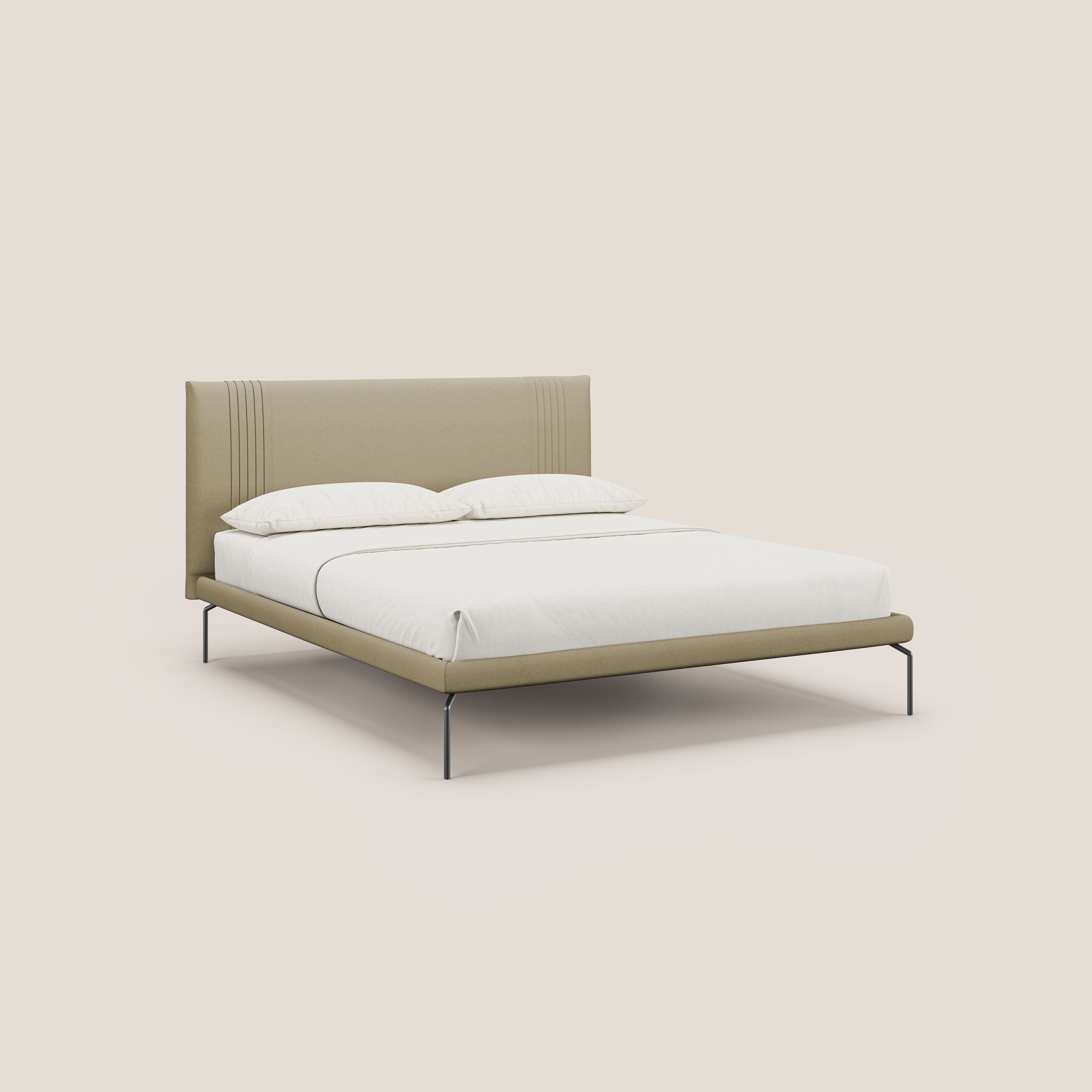 Finn letto imbottito con piedi alti in metallo in tessuto smacchiabile T05 cammello - divani.store