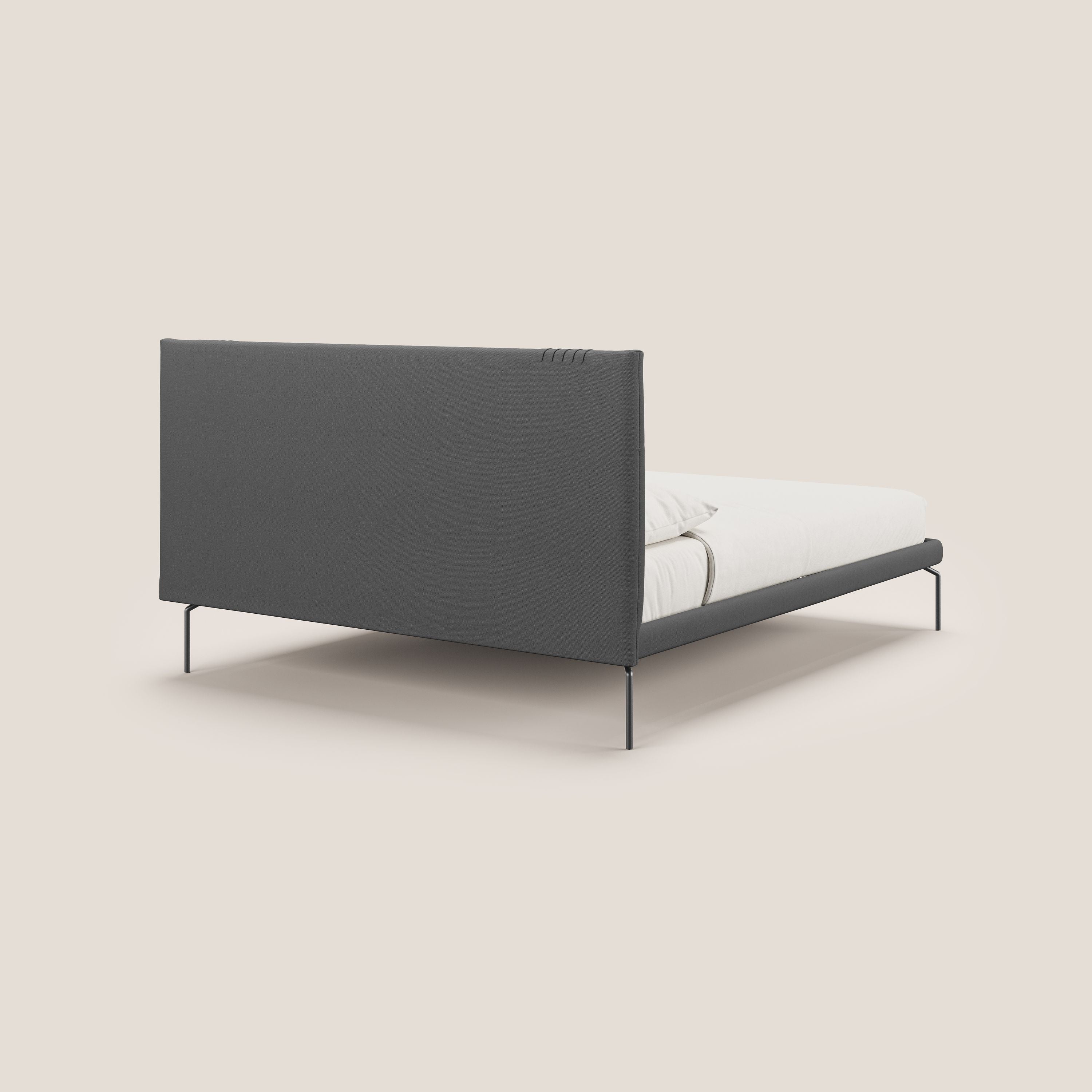 Finn letto imbottito con piedi alti in metallo in tessuto smacchiabile T05 antracite - divani.store