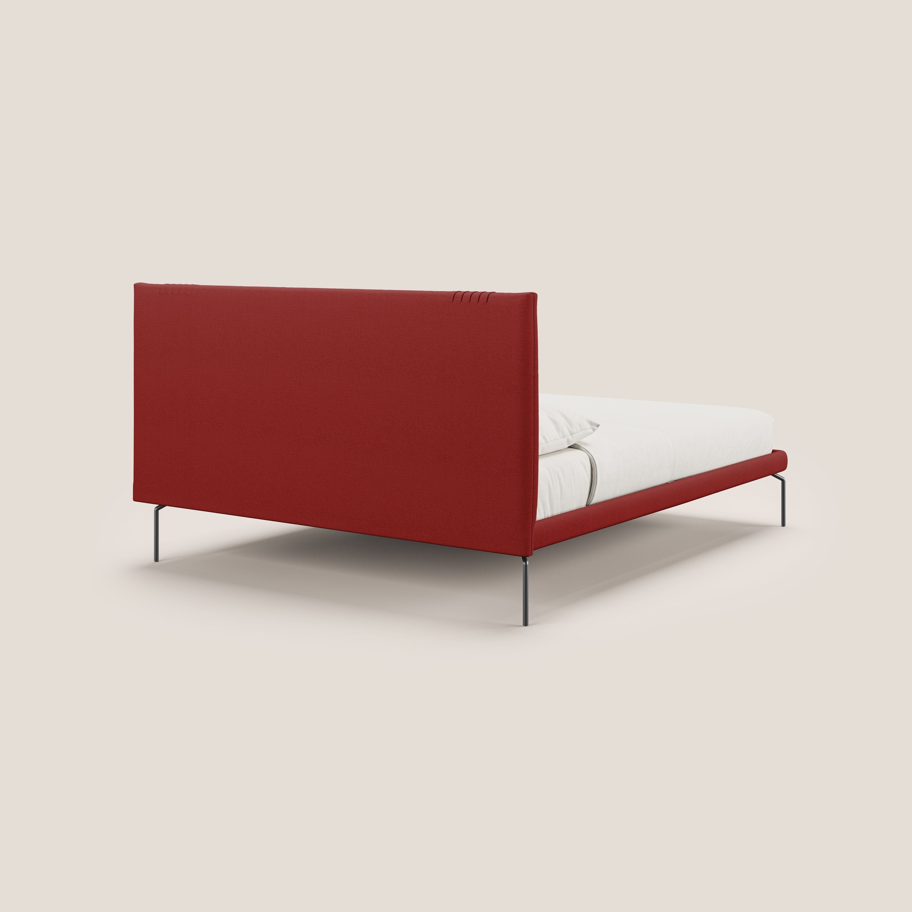 Finn letto imbottito con piedi alti in metallo in tessuto smacchiabile T05 rosso - divani.store