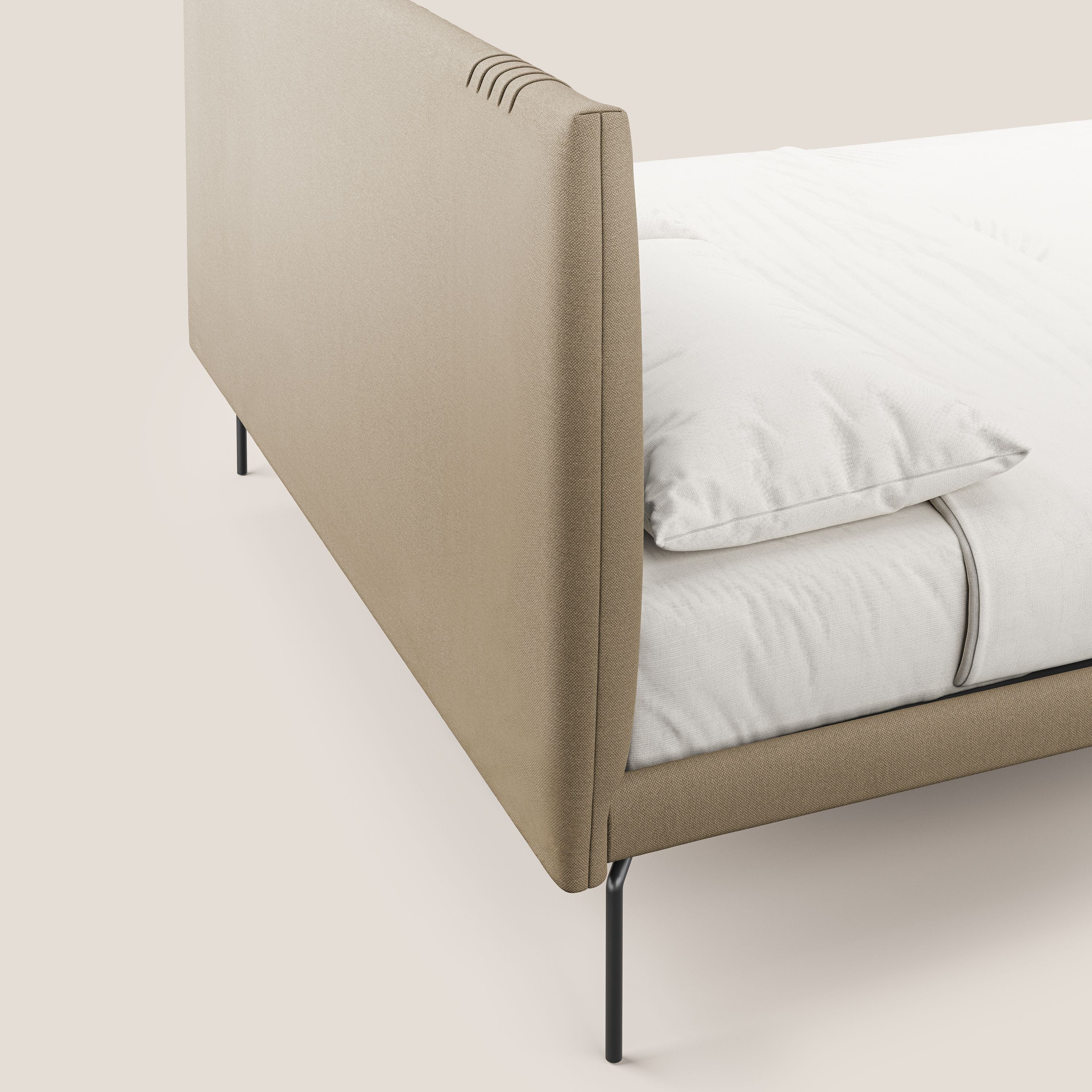 Finn letto imbottito con piedi alti in metallo in tessuto smacchiabile T05 beige - divani.store