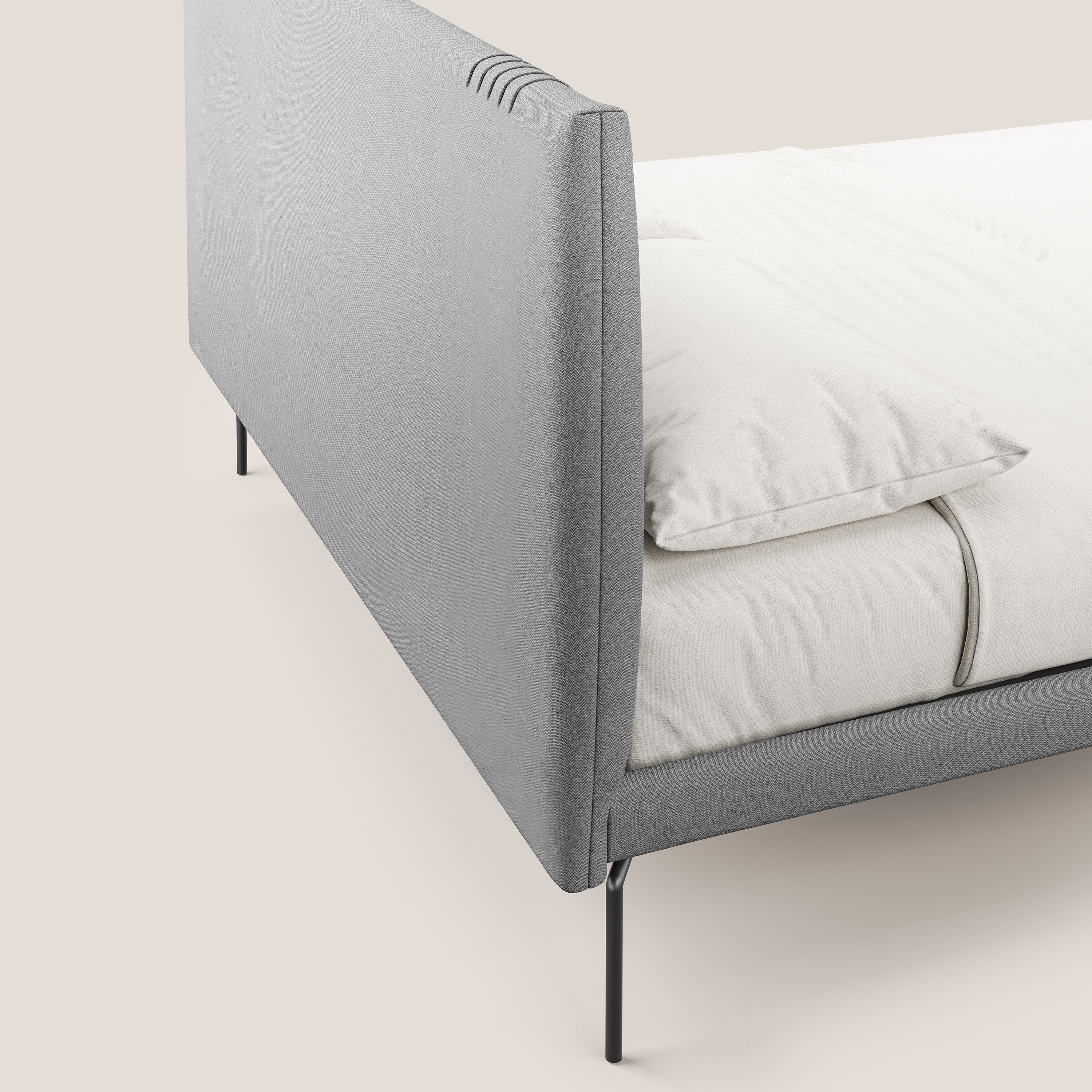 Finn letto imbottito con piedi alti in metallo in tessuto smacchiabile T05 grigio - divani.store
