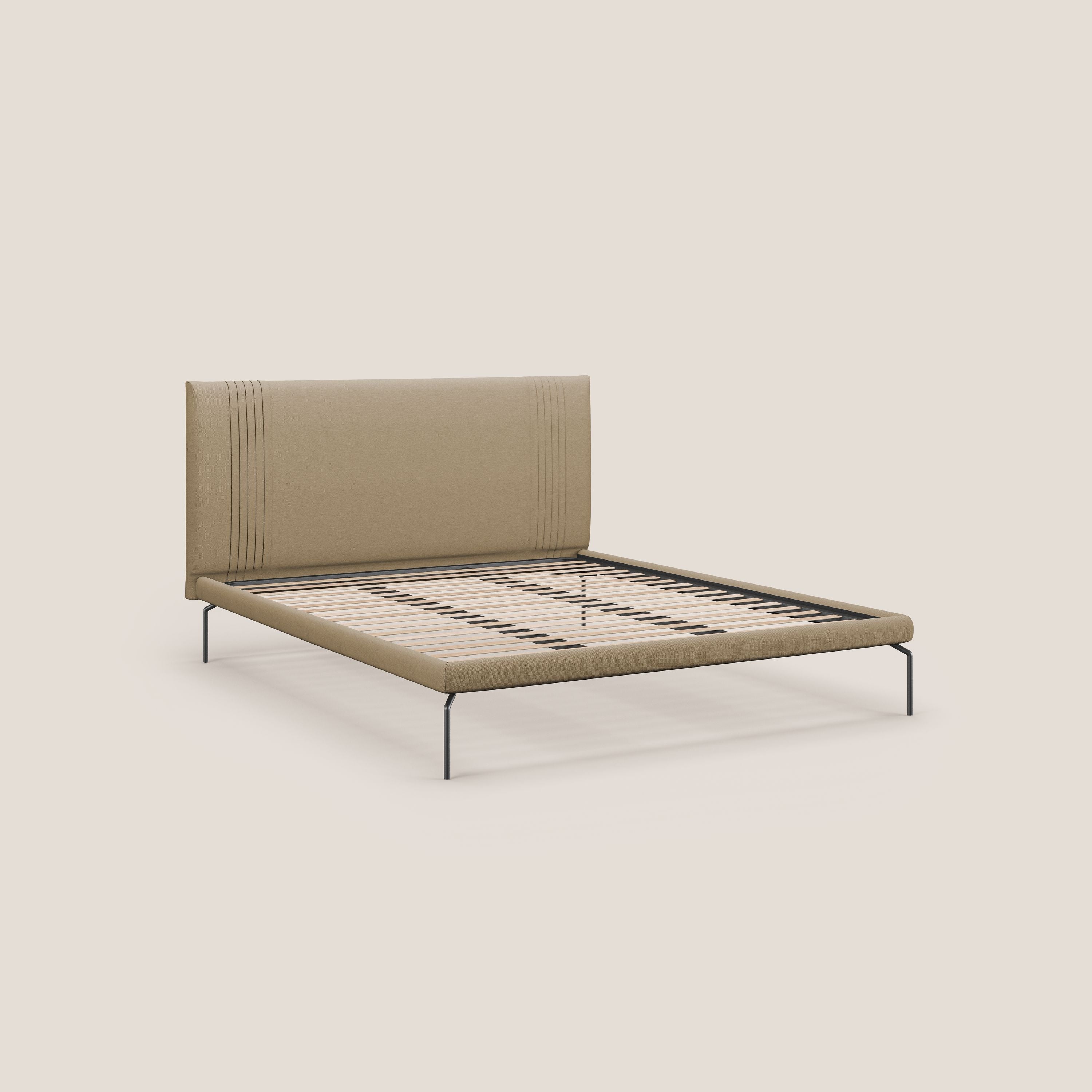 Finn letto imbottito con piedi alti in metallo in tessuto smacchiabile T05 beige - divani.store