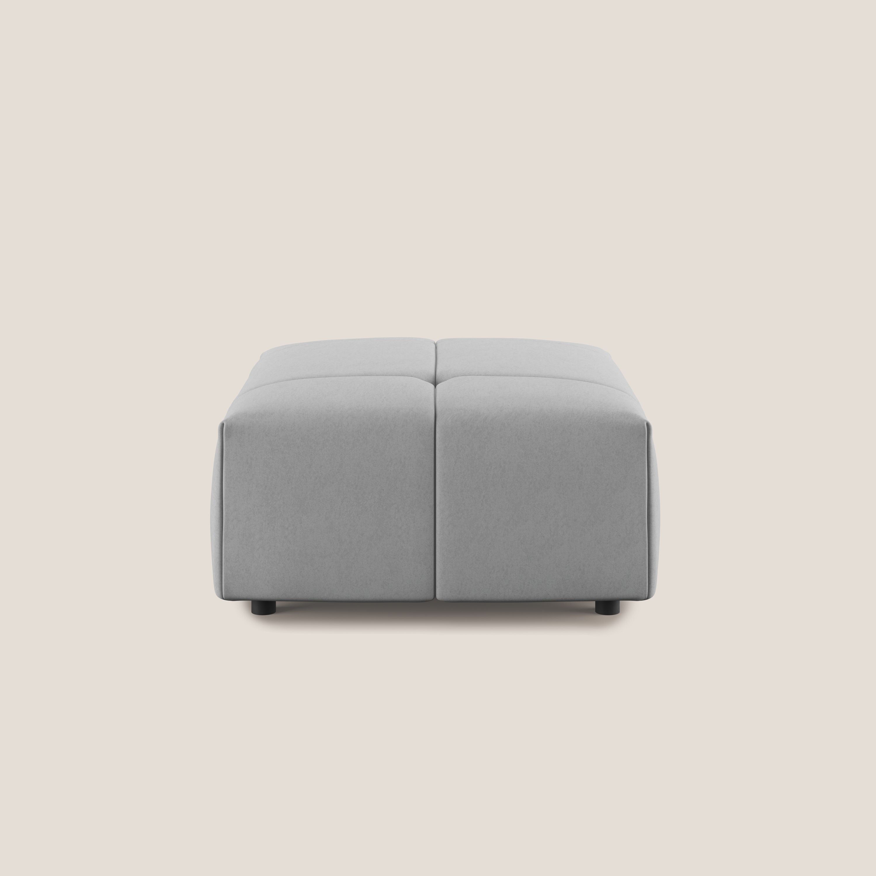 Giotto pouf in morbida microfibra effetto velluto impermeabile idrorepellente T09 grigio chiaro - divani.store