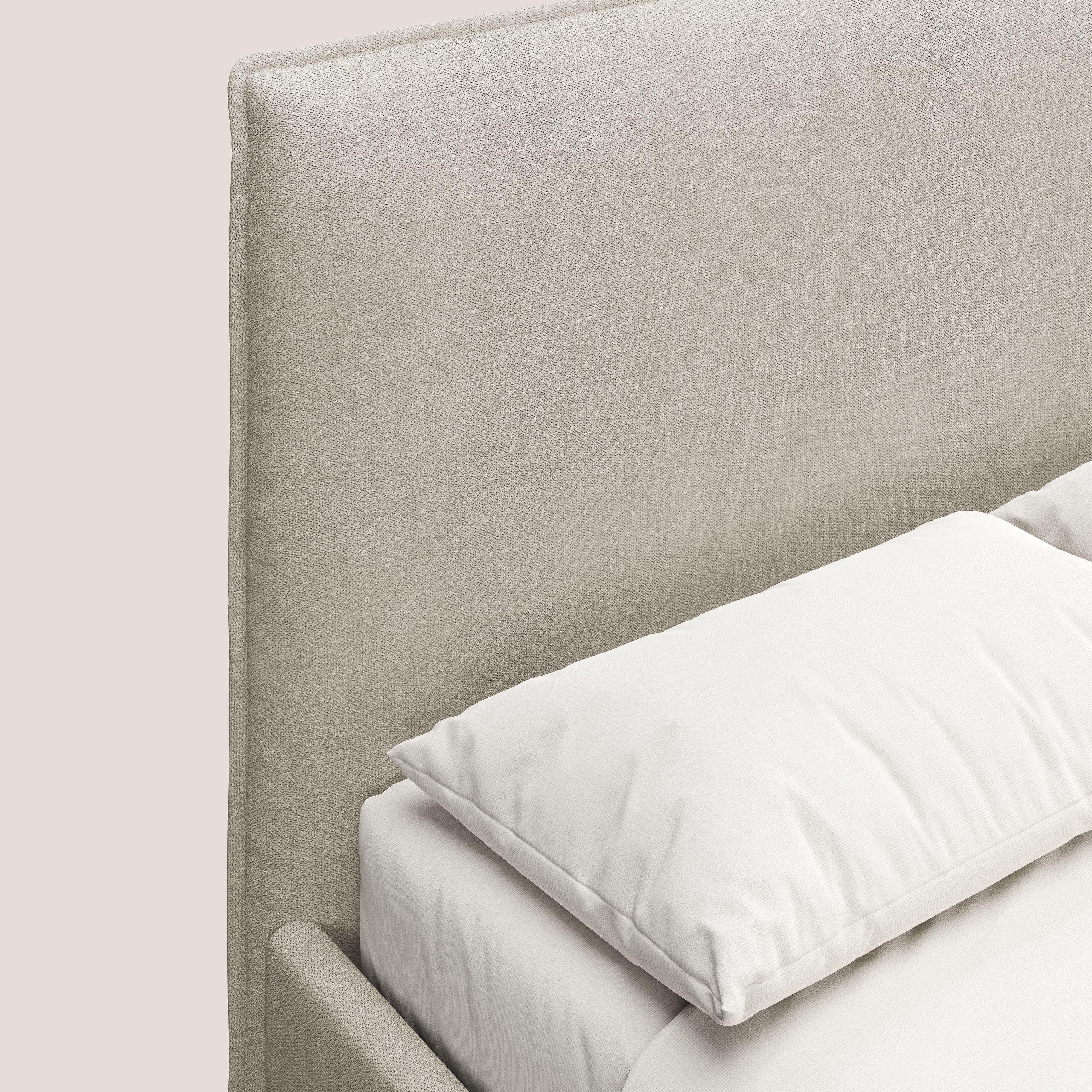 Iris letto imbottito con piedini neri sfoderabile in tessuto impermeabile T02 panna - divani.store