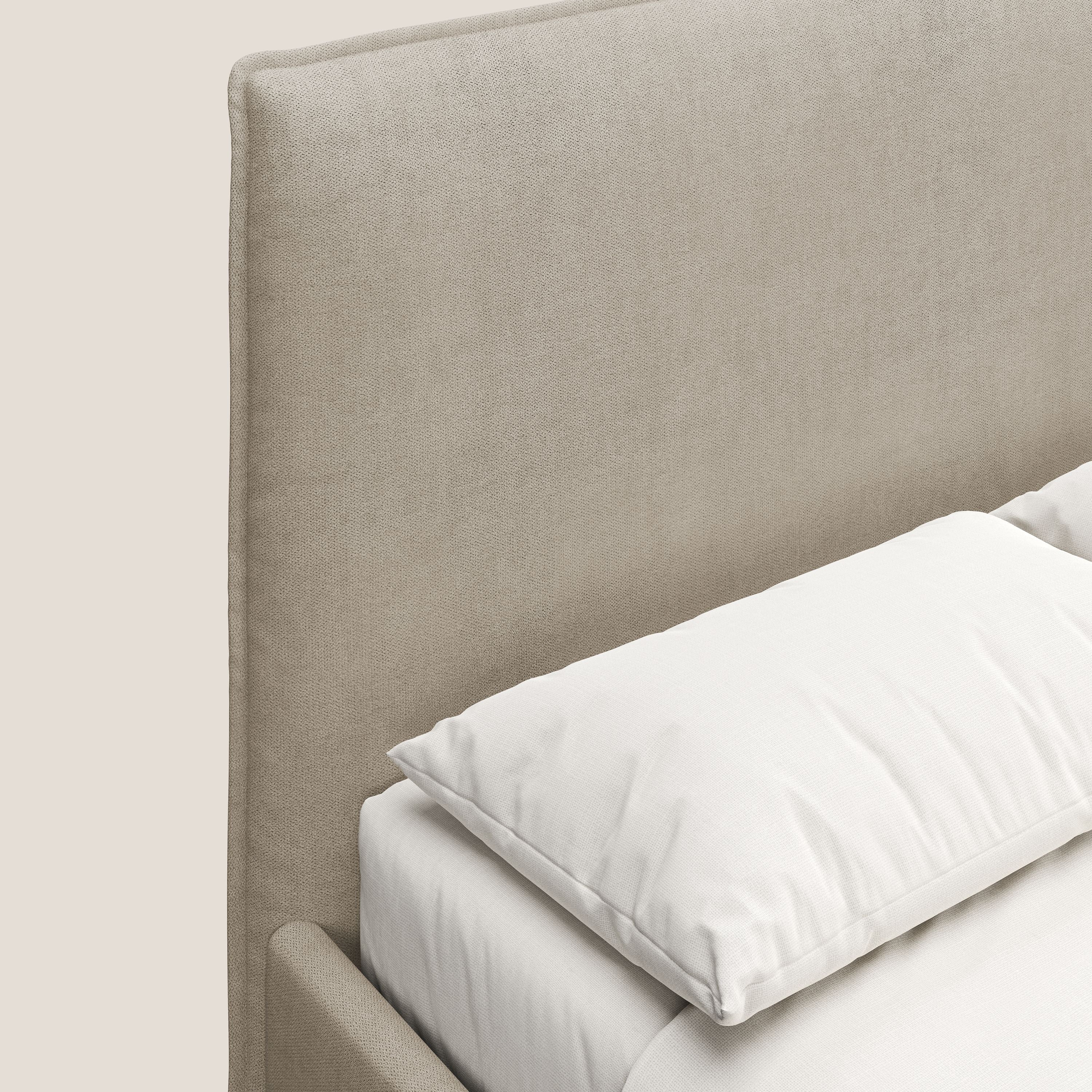Iris letto imbottito con piedini neri sfoderabile in tessuto impermeabile T02 beige - divani.store