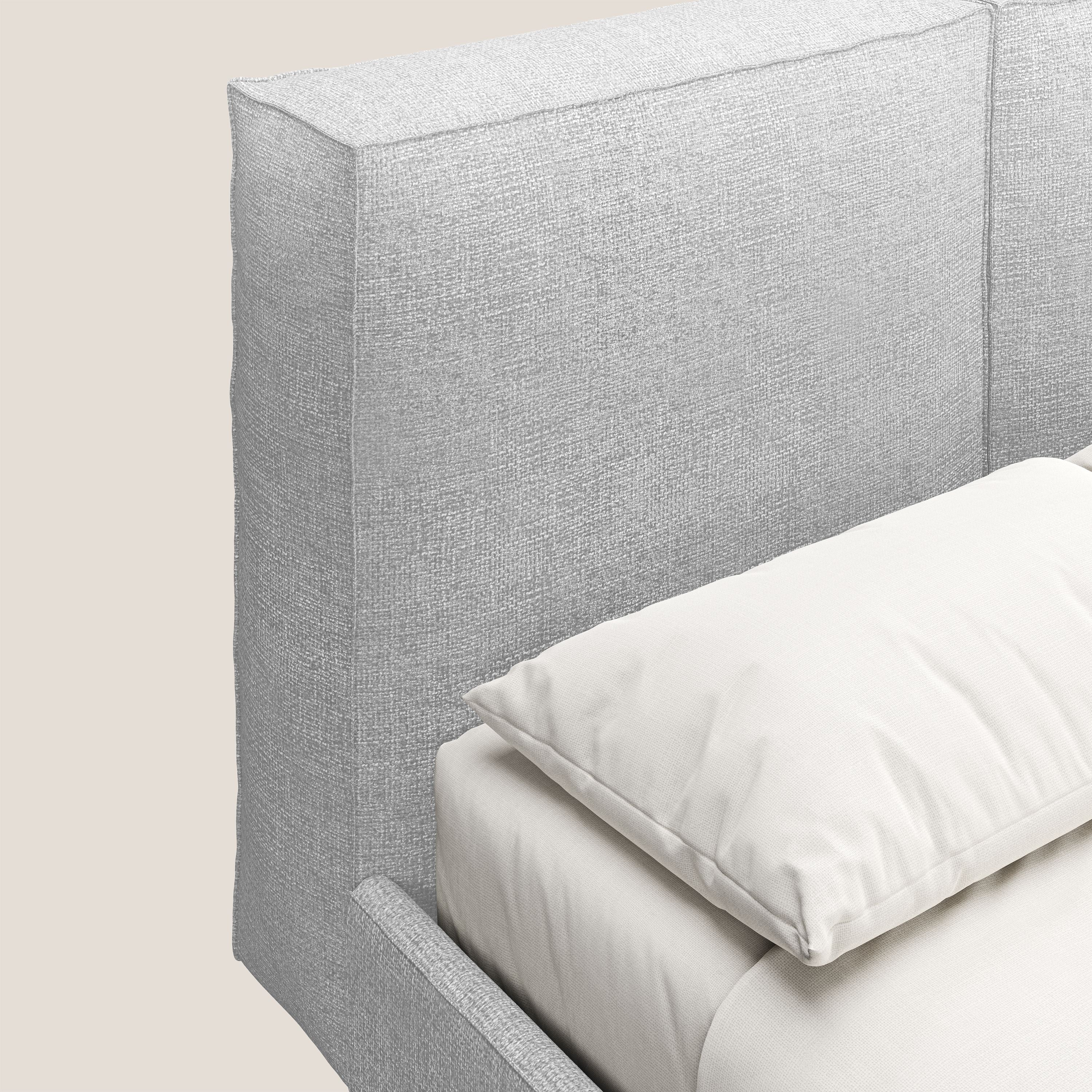 Isotta letto imbottito completamente sfoderabile in morbido tessuti impermeabile T10 grigio chiaro - divani.store