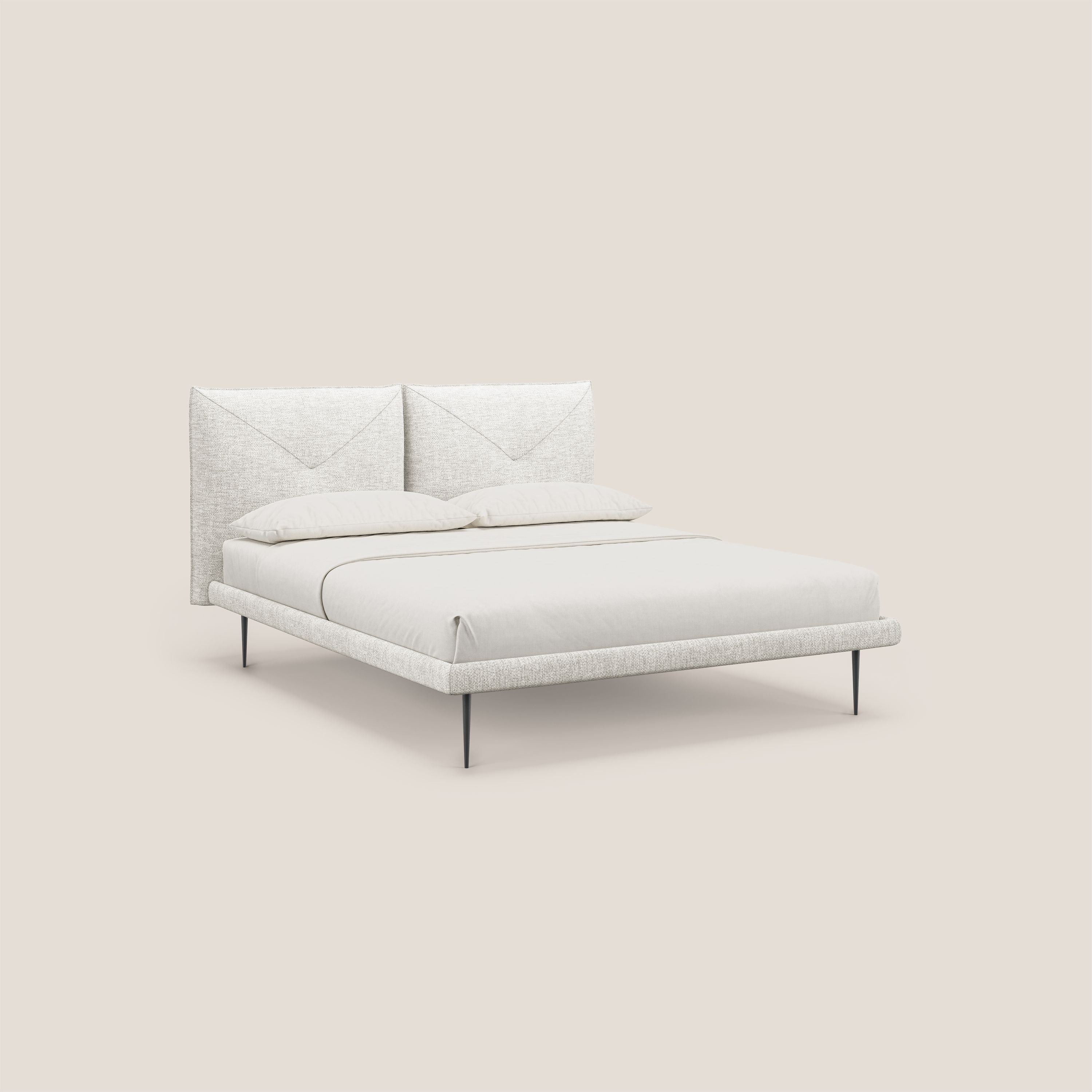 Jolie letto a doppio pannello con piedi alti in metallo in tessuto smacchiabile T18 bianco - divani.store